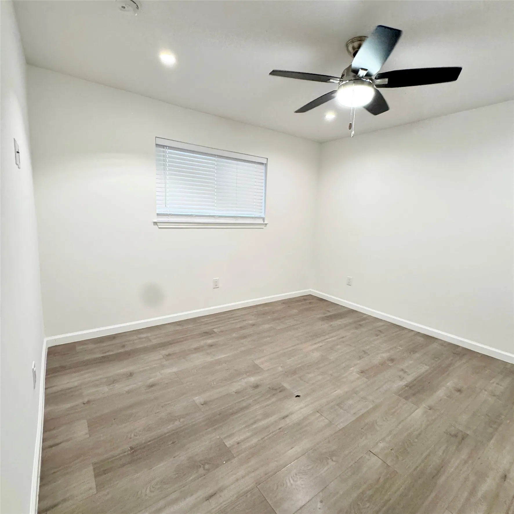 Apartment For Rent in Dallas County , 5010 San Jacinto Street 205, Dallas, Texas 75206, 1 Bedroom, 1 Bathroom, Garage spaces, 650 Sqft, built in 1959, mls#21362902, Real Estate Agent in Dallas, Homes For Rent in Dallas county, Homes For Rent in Dallas, Realtor in Dallas Texas, Real Estate Brokerage Independent Realty Texas, Luminita Cordes Realtor