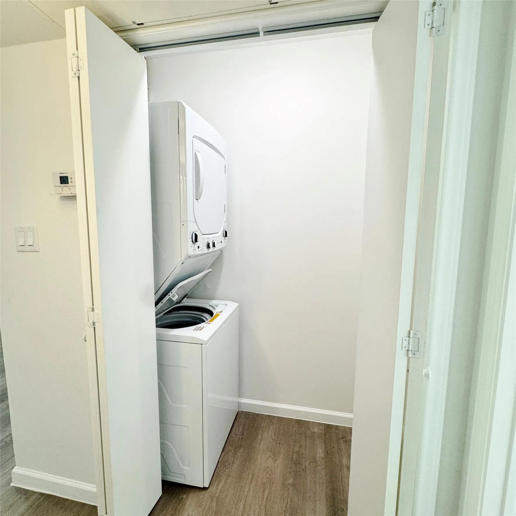 Apartment For Rent in Dallas County , 5010 San Jacinto Street 205, Dallas, Texas 75206, 1 Bedroom, 1 Bathroom, Garage spaces, 650 Sqft, built in 1959, mls#21362902, Real Estate Agent in Dallas, Homes For Rent in Dallas county, Homes For Rent in Dallas, Realtor in Dallas Texas, Real Estate Brokerage Independent Realty Texas, Luminita Cordes Realtor