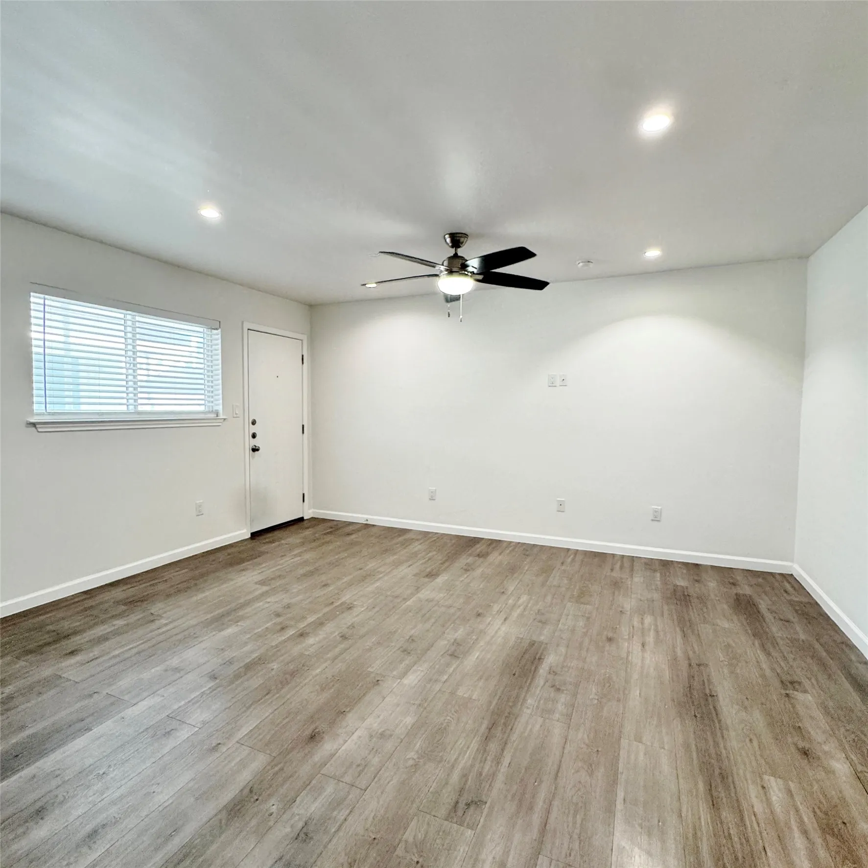 Apartment For Rent in Dallas County , 5010 San Jacinto Street 205, Dallas, Texas 75206, 1 Bedroom, 1 Bathroom, Garage spaces, 650 Sqft, built in 1959, mls#21362902, Real Estate Agent in Dallas, Homes For Rent in Dallas county, Homes For Rent in Dallas, Realtor in Dallas Texas, Real Estate Brokerage Independent Realty Texas, Luminita Cordes Realtor