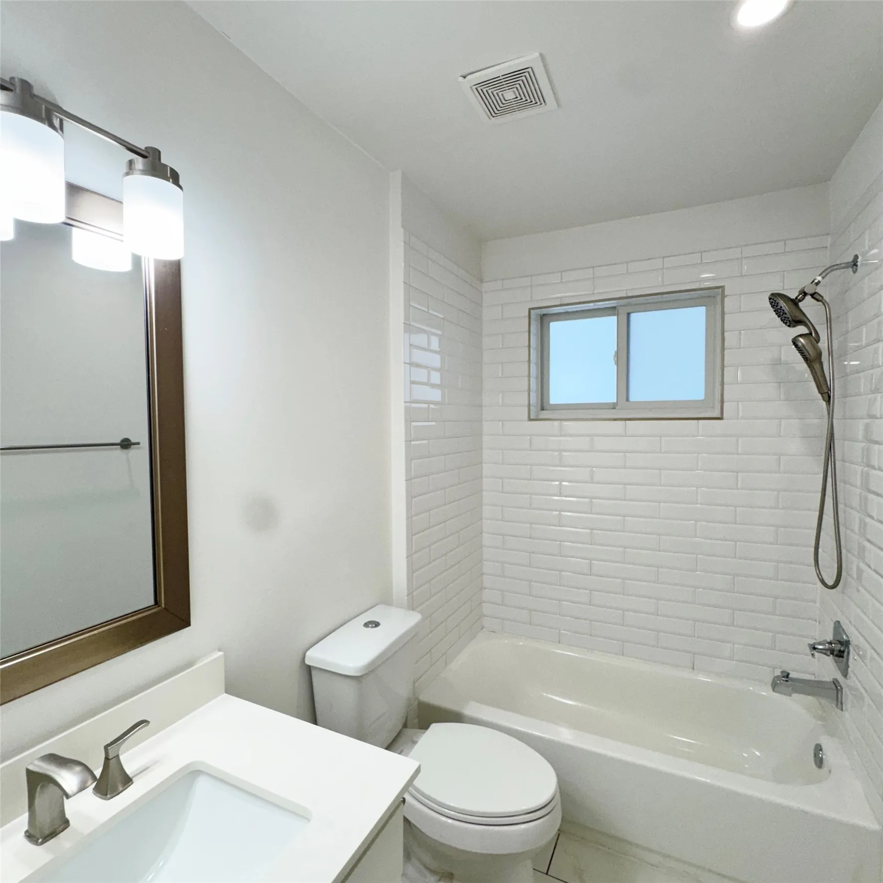 Apartment For Rent in Dallas County , 5010 San Jacinto Street 205, Dallas, Texas 75206, 1 Bedroom, 1 Bathroom, Garage spaces, 650 Sqft, built in 1959, mls#21362902, Real Estate Agent in Dallas, Homes For Rent in Dallas county, Homes For Rent in Dallas, Realtor in Dallas Texas, Real Estate Brokerage Independent Realty Texas, Luminita Cordes Realtor