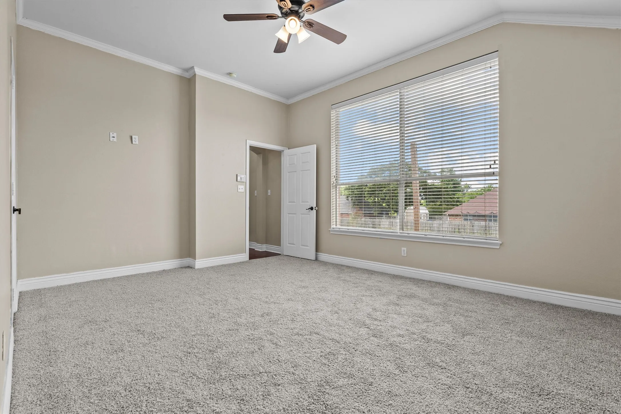 Single Family Residence For Sale in Smith County , 833 Greenwood Circle, Lindale, Texas 75771, 4 Bedroom, 2 Bathroom, 2 Garage spaces, 1,848 Sqft, built in 2004, mls#21355596, Real Estate Agent in Lindale, Homes For Sale in Smith county, Homes For Sale in Lindale, Realtor in Lindale Texas, Real Estate Brokerage Independent Realty Texas, Luminita Cordes Realtor