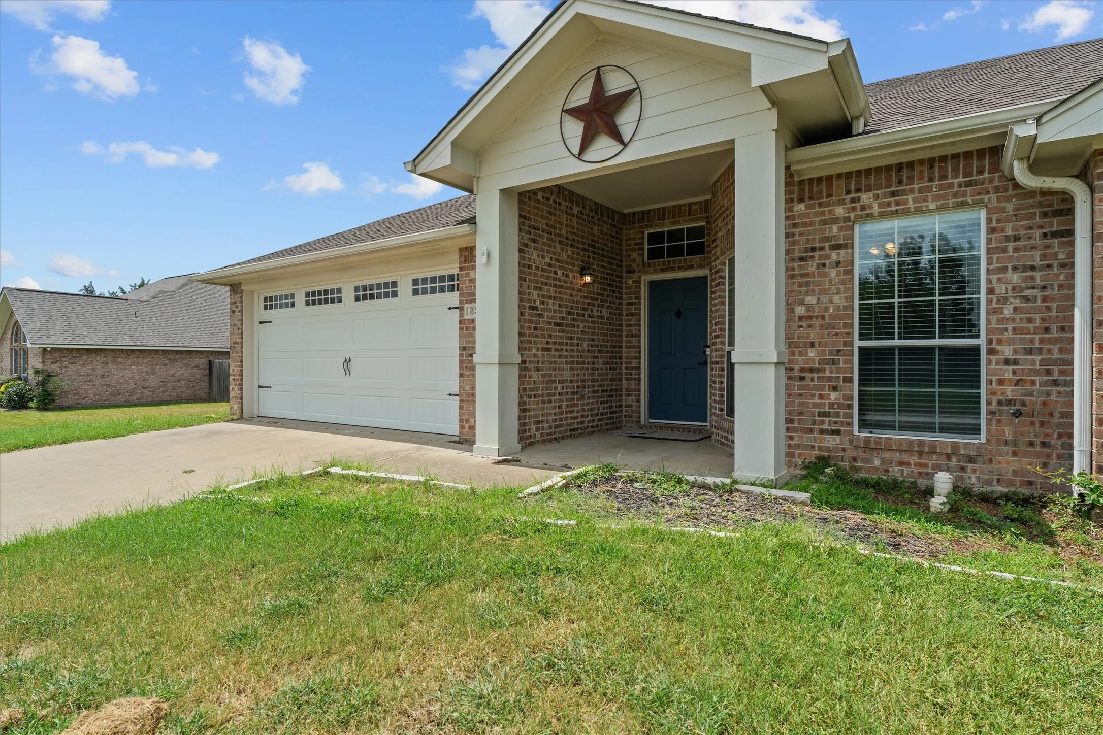 Single Family Residence For Sale in Smith County , 833 Greenwood Circle, Lindale, Texas 75771, 4 Bedroom, 2 Bathroom, 2 Garage spaces, 1,848 Sqft, built in 2004, mls#21355596, Real Estate Agent in Lindale, Homes For Sale in Smith county, Homes For Sale in Lindale, Realtor in Lindale Texas, Real Estate Brokerage Independent Realty Texas, Luminita Cordes Realtor