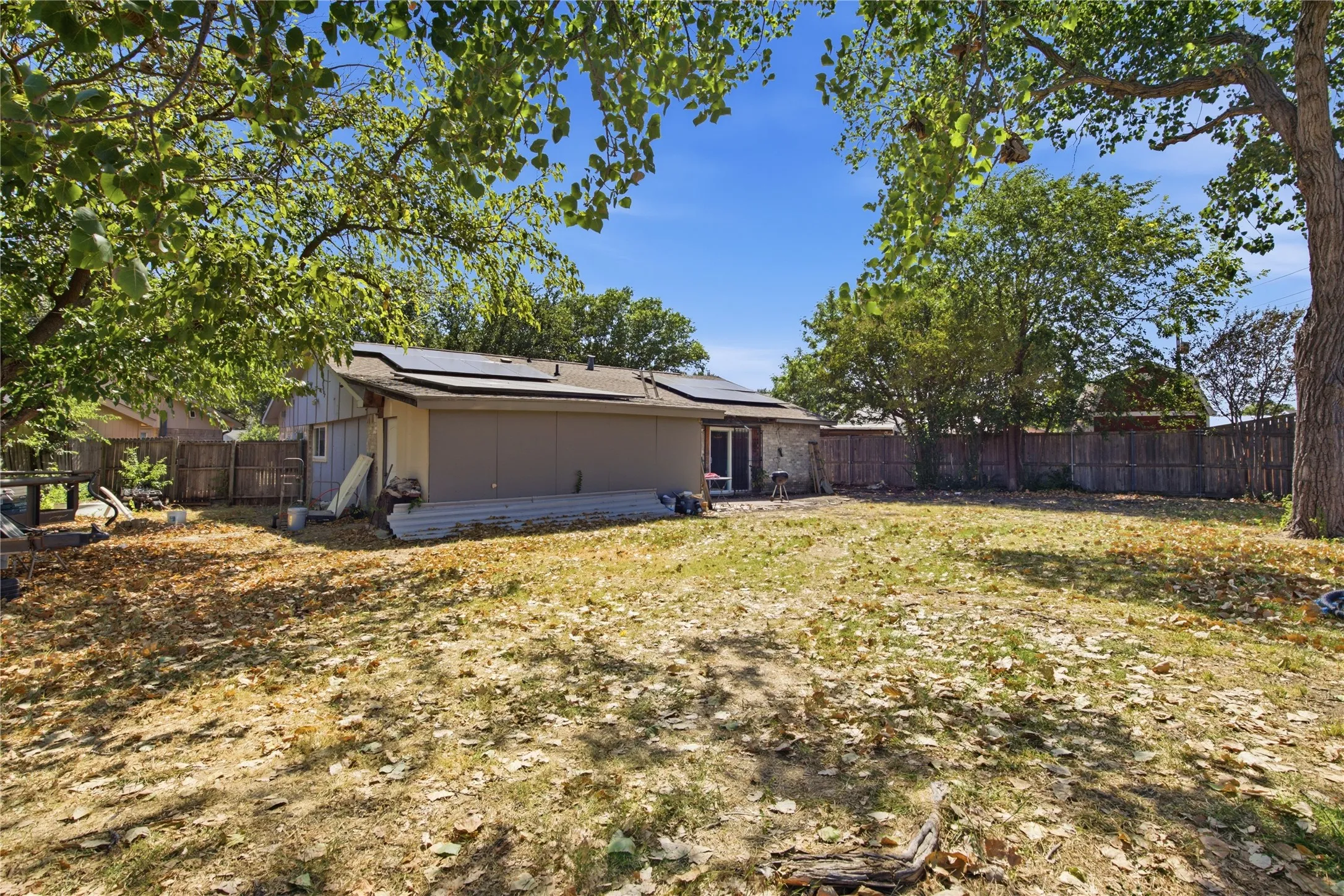 Single Family Residence For Sale in Denton County , 3156 Abbey Road, Carrollton, Texas 75007, 4 Bedroom, 2 Bathroom, Garage spaces, 1,456 Sqft, built in 1973, mls#21362896, Real Estate Agent in Carrollton, Homes For Sale in Denton county, Homes For Sale in Carrollton, Realtor in Carrollton Texas, Real Estate Brokerage Independent Realty Texas, Luminita Cordes Realtor