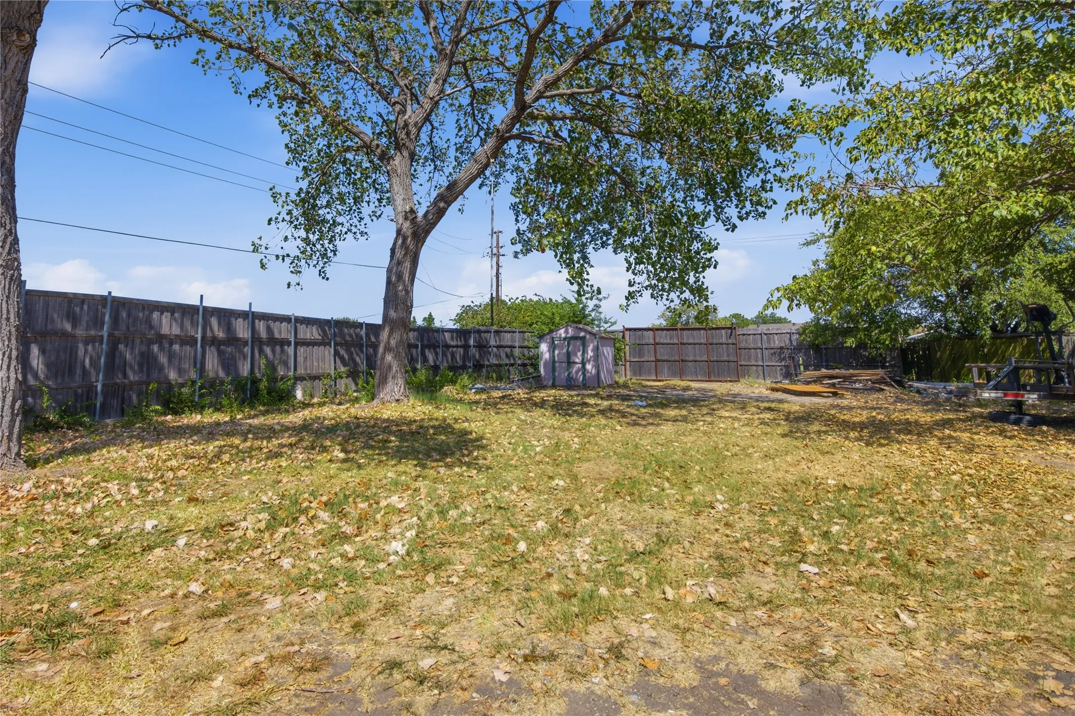 Single Family Residence For Sale in Denton County , 3156 Abbey Road, Carrollton, Texas 75007, 4 Bedroom, 2 Bathroom, Garage spaces, 1,456 Sqft, built in 1973, mls#21362896, Real Estate Agent in Carrollton, Homes For Sale in Denton county, Homes For Sale in Carrollton, Realtor in Carrollton Texas, Real Estate Brokerage Independent Realty Texas, Luminita Cordes Realtor