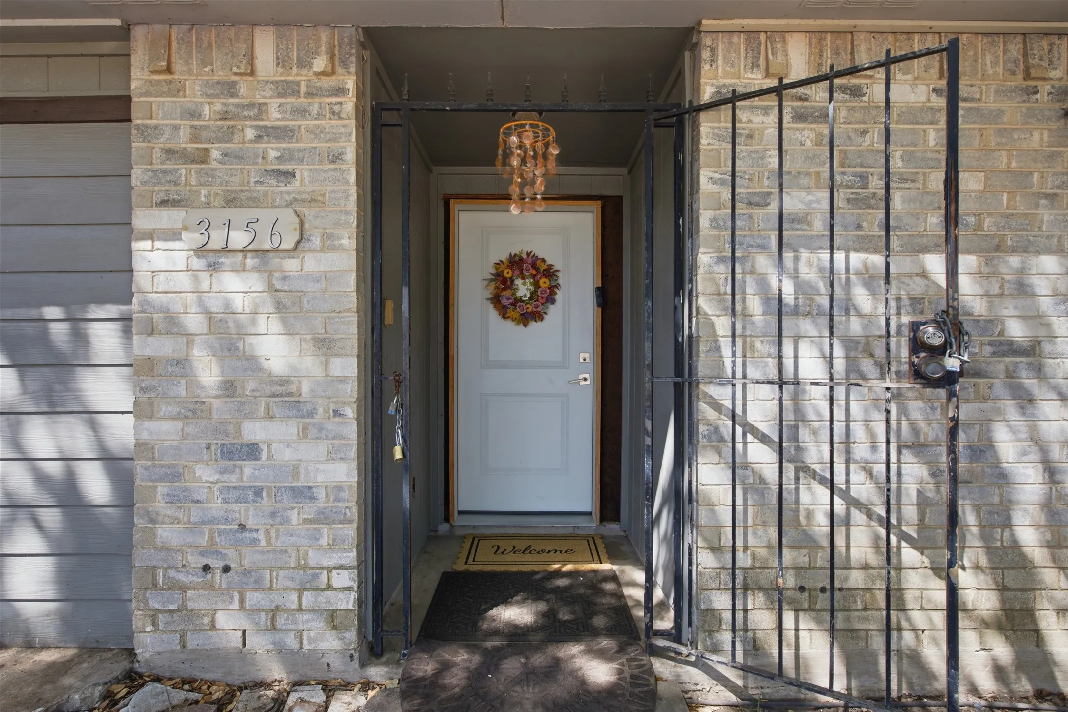 Single Family Residence For Sale in Denton County , 3156 Abbey Road, Carrollton, Texas 75007, 4 Bedroom, 2 Bathroom, Garage spaces, 1,456 Sqft, built in 1973, mls#21362896, Real Estate Agent in Carrollton, Homes For Sale in Denton county, Homes For Sale in Carrollton, Realtor in Carrollton Texas, Real Estate Brokerage Independent Realty Texas, Luminita Cordes Realtor