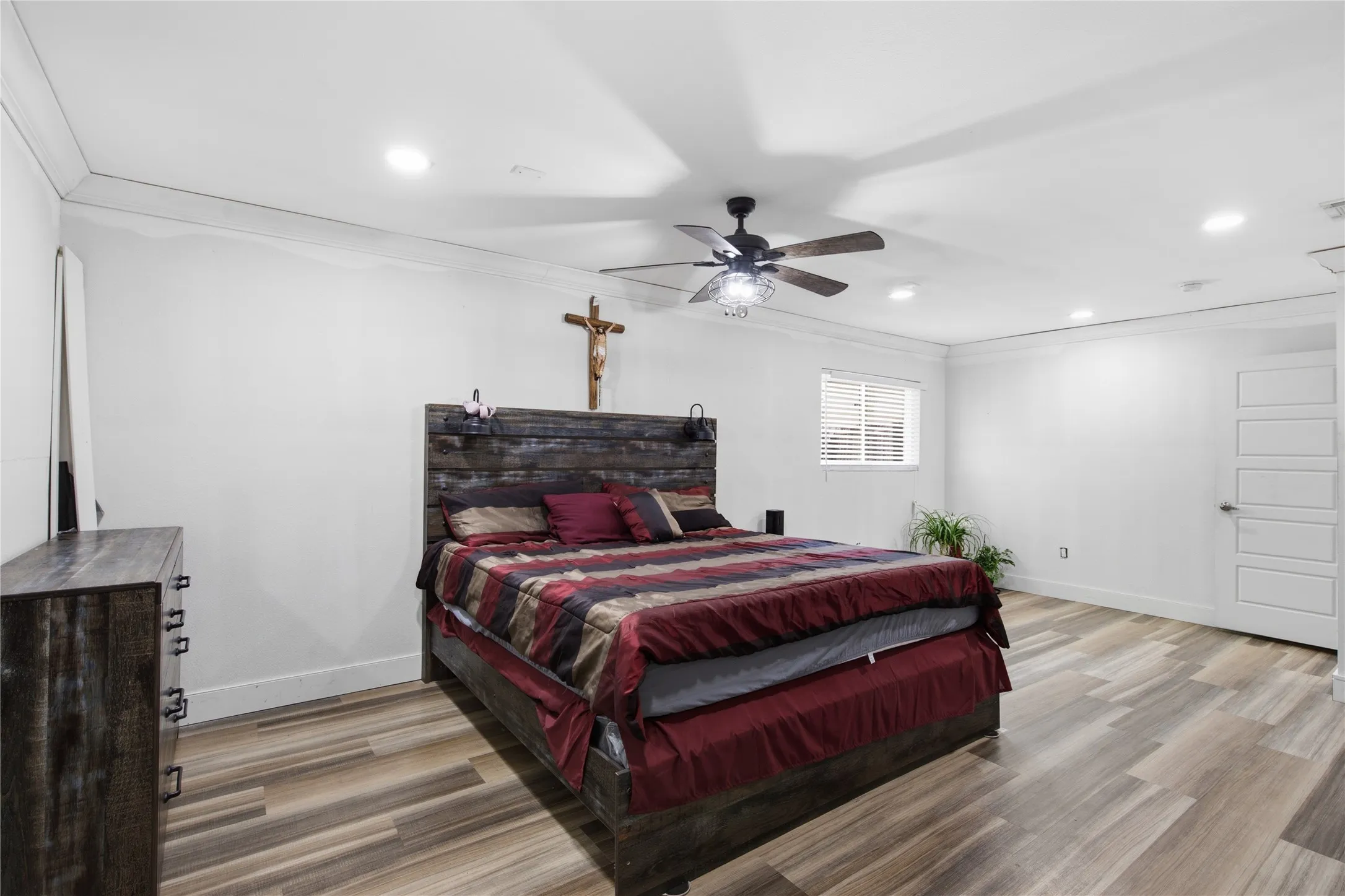Single Family Residence For Sale in Denton County , 3156 Abbey Road, Carrollton, Texas 75007, 4 Bedroom, 2 Bathroom, Garage spaces, 1,456 Sqft, built in 1973, mls#21362896, Real Estate Agent in Carrollton, Homes For Sale in Denton county, Homes For Sale in Carrollton, Realtor in Carrollton Texas, Real Estate Brokerage Independent Realty Texas, Luminita Cordes Realtor