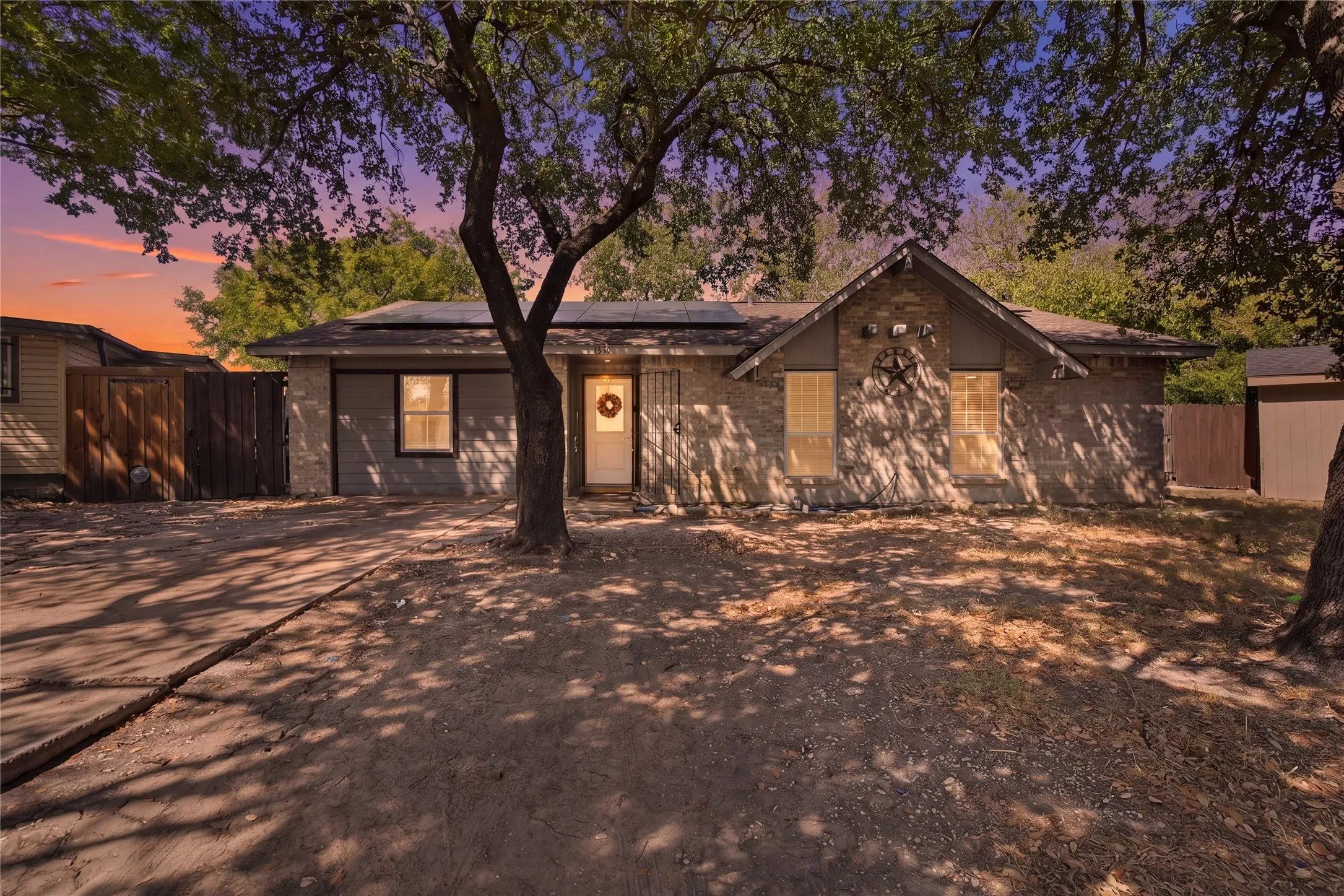 Single Family Residence For Sale in Denton County , 3156 Abbey Road, Carrollton, Texas 75007, 4 Bedroom, 2 Bathroom, Garage spaces, 1,456 Sqft, built in 1973, mls#21362896, Real Estate Agent in Carrollton, Homes For Sale in Denton county, Homes For Sale in Carrollton, Realtor in Carrollton Texas, Real Estate Brokerage Independent Realty Texas, Luminita Cordes Realtor