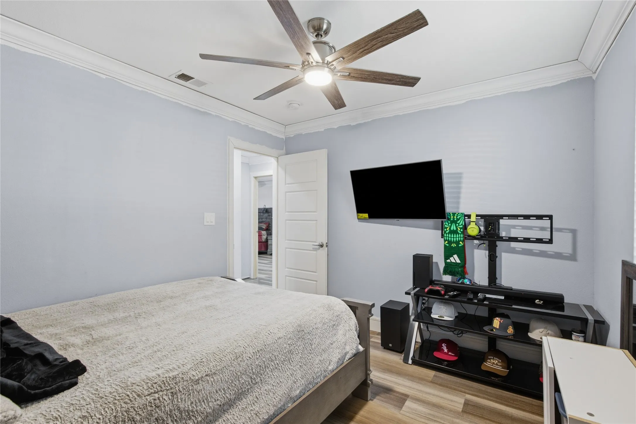 Single Family Residence For Sale in Denton County , 3156 Abbey Road, Carrollton, Texas 75007, 4 Bedroom, 2 Bathroom, Garage spaces, 1,456 Sqft, built in 1973, mls#21362896, Real Estate Agent in Carrollton, Homes For Sale in Denton county, Homes For Sale in Carrollton, Realtor in Carrollton Texas, Real Estate Brokerage Independent Realty Texas, Luminita Cordes Realtor