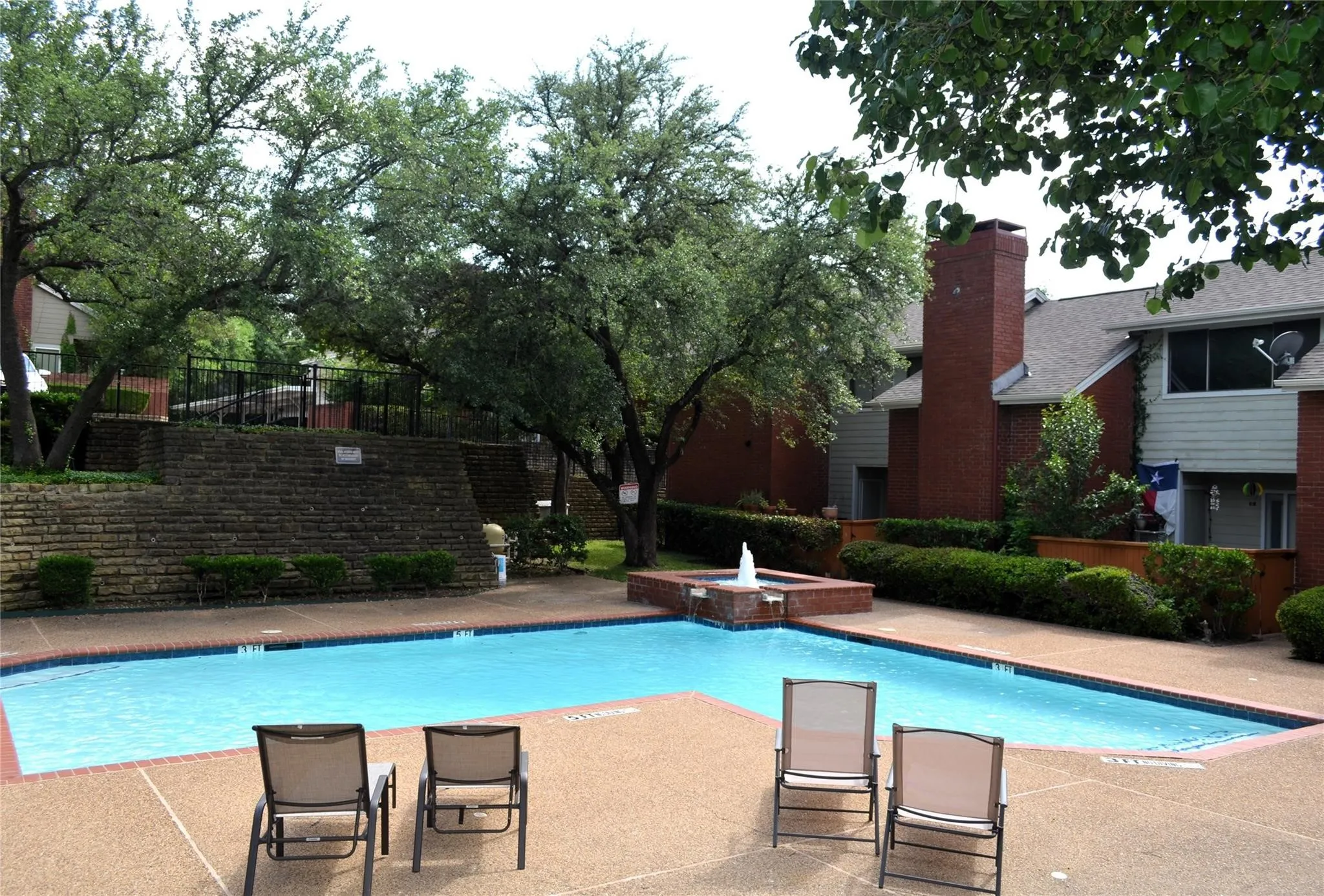 Condominium For Sale in Dallas County , 8404 Forest Lane 105, Dallas, Texas 75243, 1 Bedroom, 3 Bathroom, Garage spaces, 928 Sqft, built in 1984, mls#21346890, Real Estate Agent in Dallas, Homes For Sale in Dallas county, Homes For Sale in Dallas, Realtor in Dallas Texas, Real Estate Brokerage Independent Realty Texas, Luminita Cordes Realtor