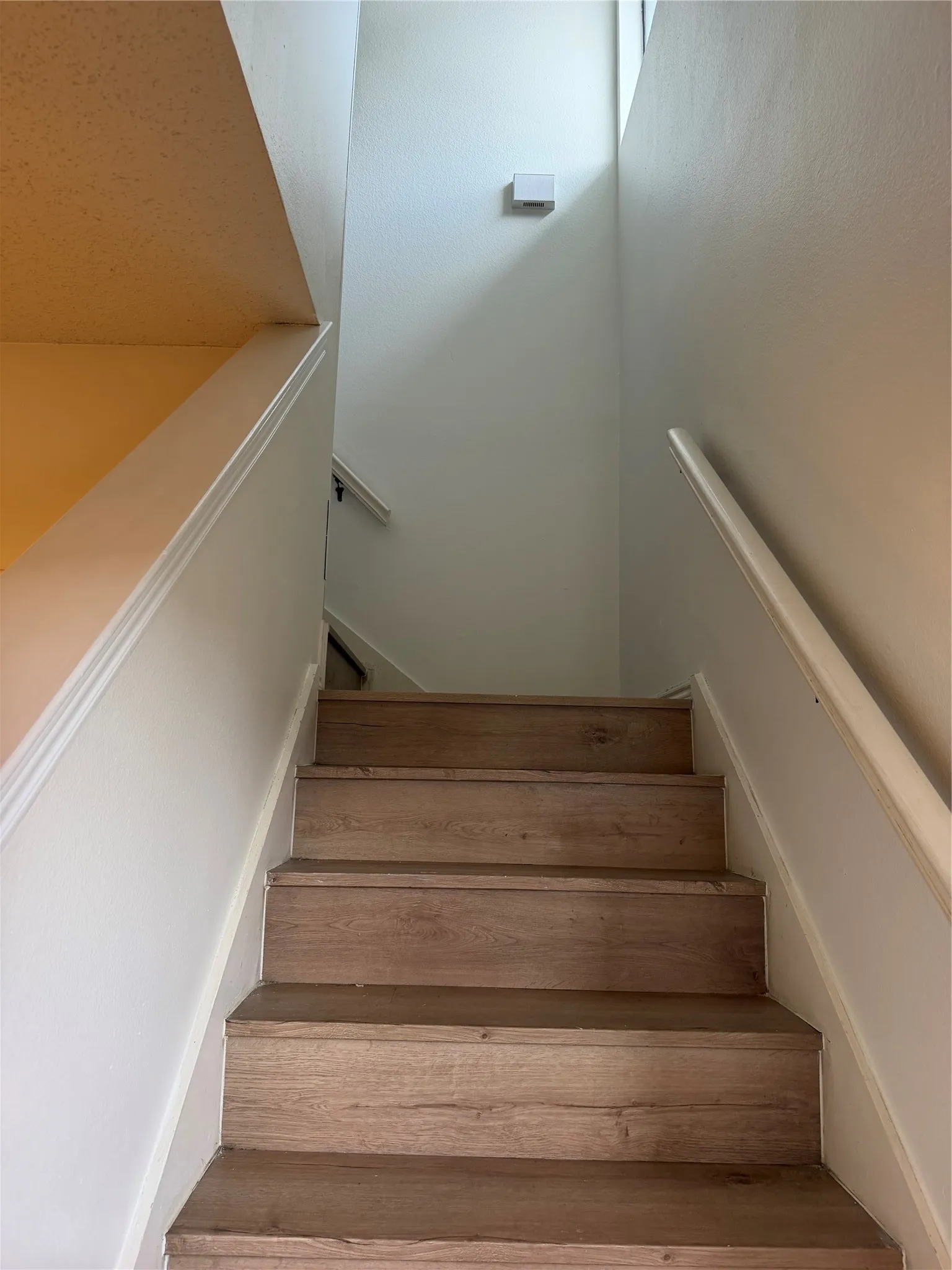 Condominium For Sale in Dallas County , 8404 Forest Lane 105, Dallas, Texas 75243, 1 Bedroom, 3 Bathroom, Garage spaces, 928 Sqft, built in 1984, mls#21346890, Real Estate Agent in Dallas, Homes For Sale in Dallas county, Homes For Sale in Dallas, Realtor in Dallas Texas, Real Estate Brokerage Independent Realty Texas, Luminita Cordes Realtor