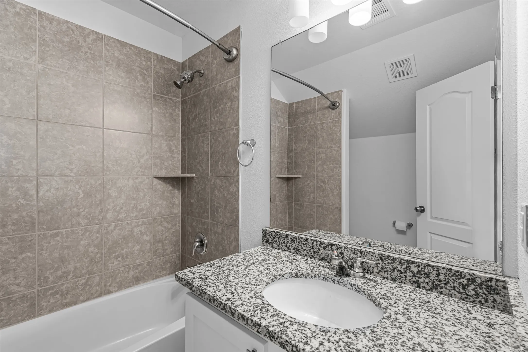 Single Family Residence For Sale in Collin County , 1204 Caney Creek Lane, Mc Kinney, Texas 75071, 4 Bedroom, 4 Bathroom, 2 Garage spaces, 2,628 Sqft, built in 2016, Price $489,000, mls#21361760, Real Estate Agent in Mc Kinney, Homes For Sale in Collin county, Homes For Sale in Mc Kinney, Realtor in Mc Kinney Texas, Real Estate Brokerage Independent Realty Texas, Luminita Cordes Realtor