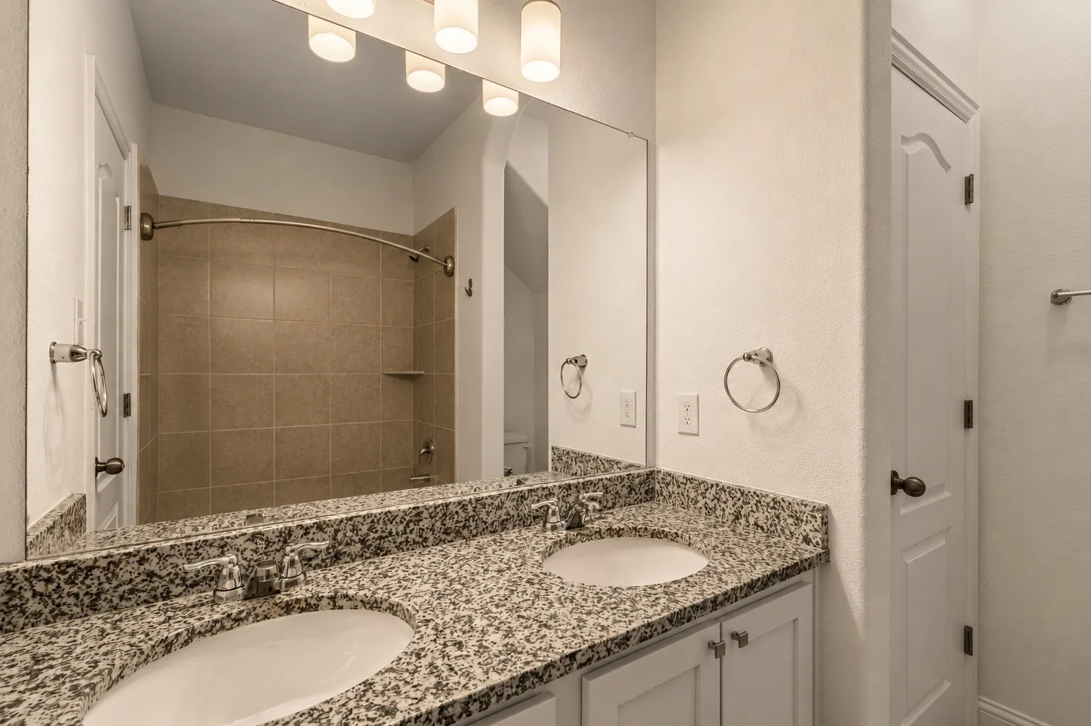 Single Family Residence For Sale in Collin County , 1204 Caney Creek Lane, Mc Kinney, Texas 75071, 4 Bedroom, 4 Bathroom, 2 Garage spaces, 2,628 Sqft, built in 2016, Price $489,000, mls#21361760, Real Estate Agent in Mc Kinney, Homes For Sale in Collin county, Homes For Sale in Mc Kinney, Realtor in Mc Kinney Texas, Real Estate Brokerage Independent Realty Texas, Luminita Cordes Realtor