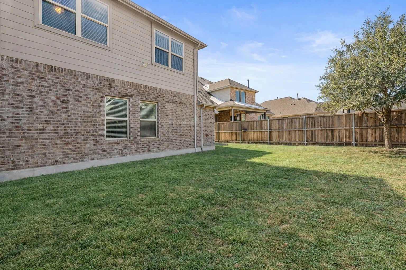 Single Family Residence For Sale in Collin County , 1204 Caney Creek Lane, Mc Kinney, Texas 75071, 4 Bedroom, 4 Bathroom, 2 Garage spaces, 2,628 Sqft, built in 2016, Price $489,000, mls#21361760, Real Estate Agent in Mc Kinney, Homes For Sale in Collin county, Homes For Sale in Mc Kinney, Realtor in Mc Kinney Texas, Real Estate Brokerage Independent Realty Texas, Luminita Cordes Realtor