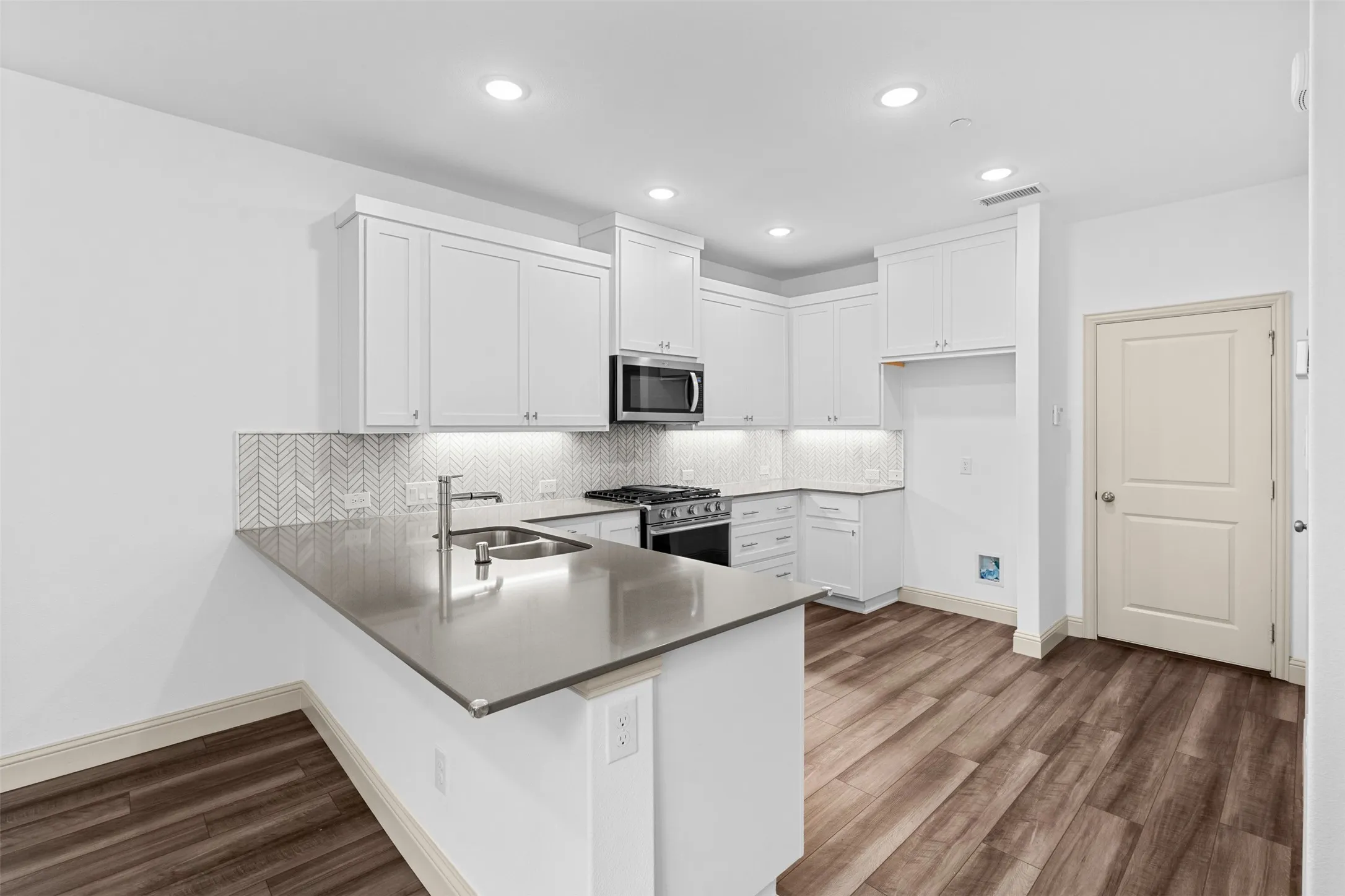 Townhouse For Sale in Collin County , 6140 Silverado Trail, Mc Kinney, Texas 75070, 2 Bedroom, 3 Bathroom, 2 Garage spaces, 1,529 Sqft, built in 2020, mls#21361727, Real Estate Agent in Mc Kinney, Homes For Sale in Collin county, Homes For Sale in Mc Kinney, Realtor in Mc Kinney Texas, Real Estate Brokerage Independent Realty Texas, Luminita Cordes Realtor