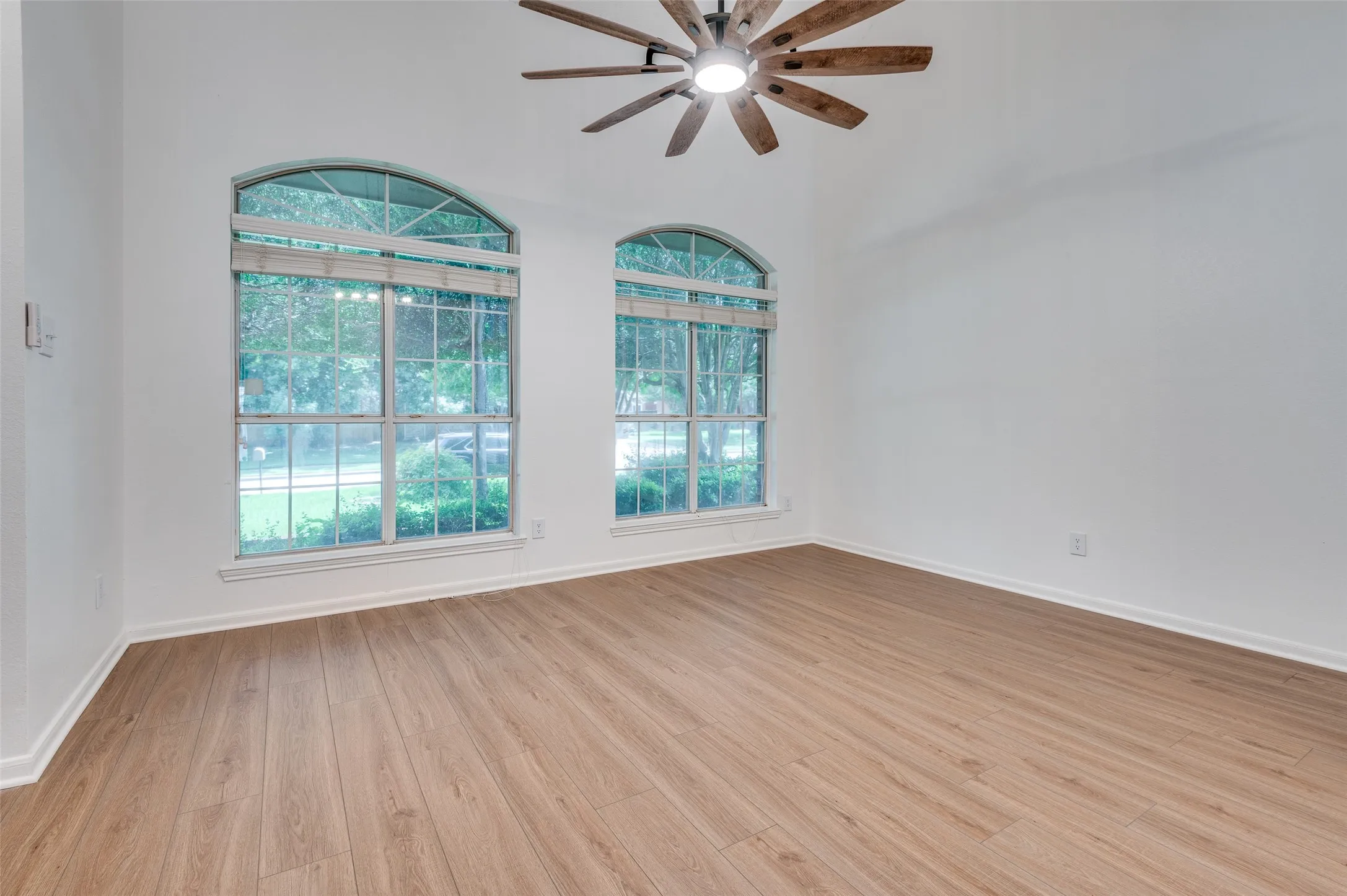Single Family Residence For Rent in Dallas County , 562 Mercer Street, Grand Prairie, Texas 75052, 4 Bedroom, 3 Bathroom, 2 Garage spaces, 2,324 Sqft, built in 1986, mls#21362807, Real Estate Agent in Grand Prairie, Homes For Rent in Dallas county, Homes For Rent in Grand Prairie, Realtor in Grand Prairie Texas, Real Estate Brokerage Independent Realty Texas, Luminita Cordes Realtor