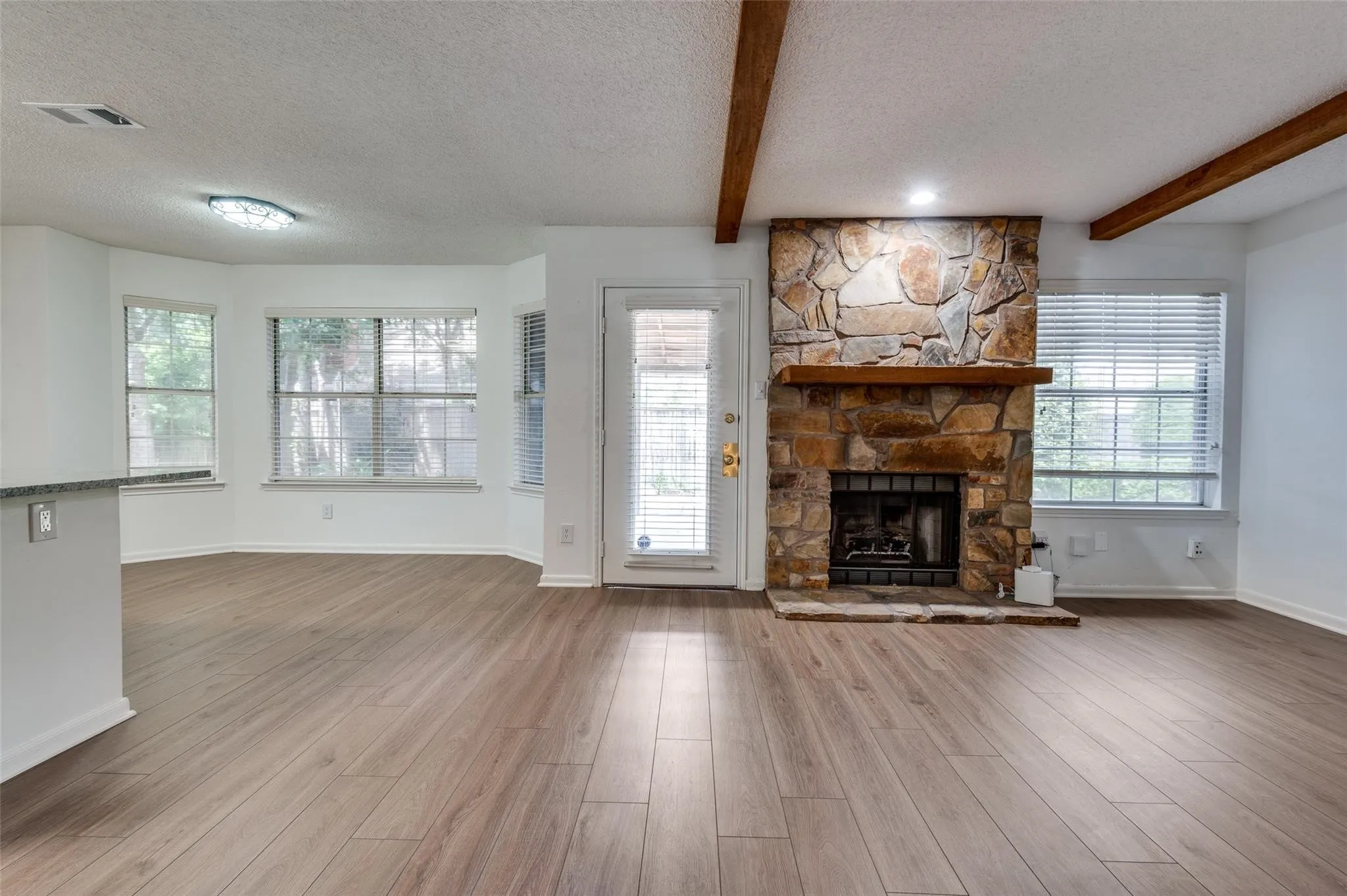Single Family Residence For Rent in Dallas County , 562 Mercer Street, Grand Prairie, Texas 75052, 4 Bedroom, 3 Bathroom, 2 Garage spaces, 2,324 Sqft, built in 1986, mls#21362807, Real Estate Agent in Grand Prairie, Homes For Rent in Dallas county, Homes For Rent in Grand Prairie, Realtor in Grand Prairie Texas, Real Estate Brokerage Independent Realty Texas, Luminita Cordes Realtor