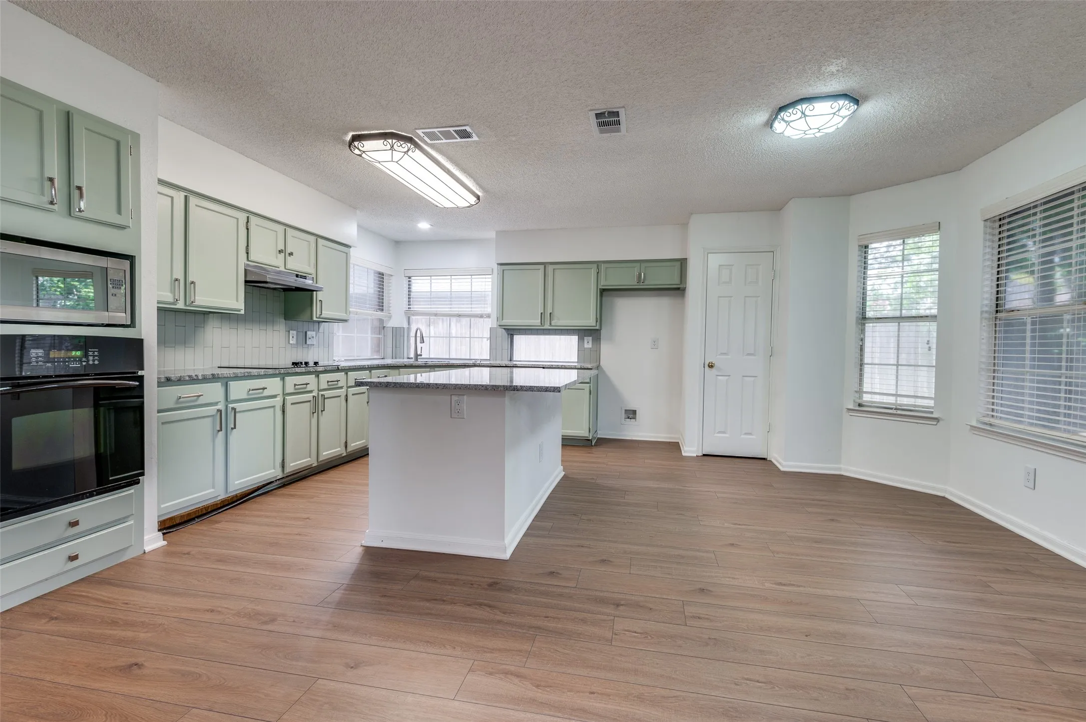 Single Family Residence For Rent in Dallas County , 562 Mercer Street, Grand Prairie, Texas 75052, 4 Bedroom, 3 Bathroom, 2 Garage spaces, 2,324 Sqft, built in 1986, mls#21362807, Real Estate Agent in Grand Prairie, Homes For Rent in Dallas county, Homes For Rent in Grand Prairie, Realtor in Grand Prairie Texas, Real Estate Brokerage Independent Realty Texas, Luminita Cordes Realtor