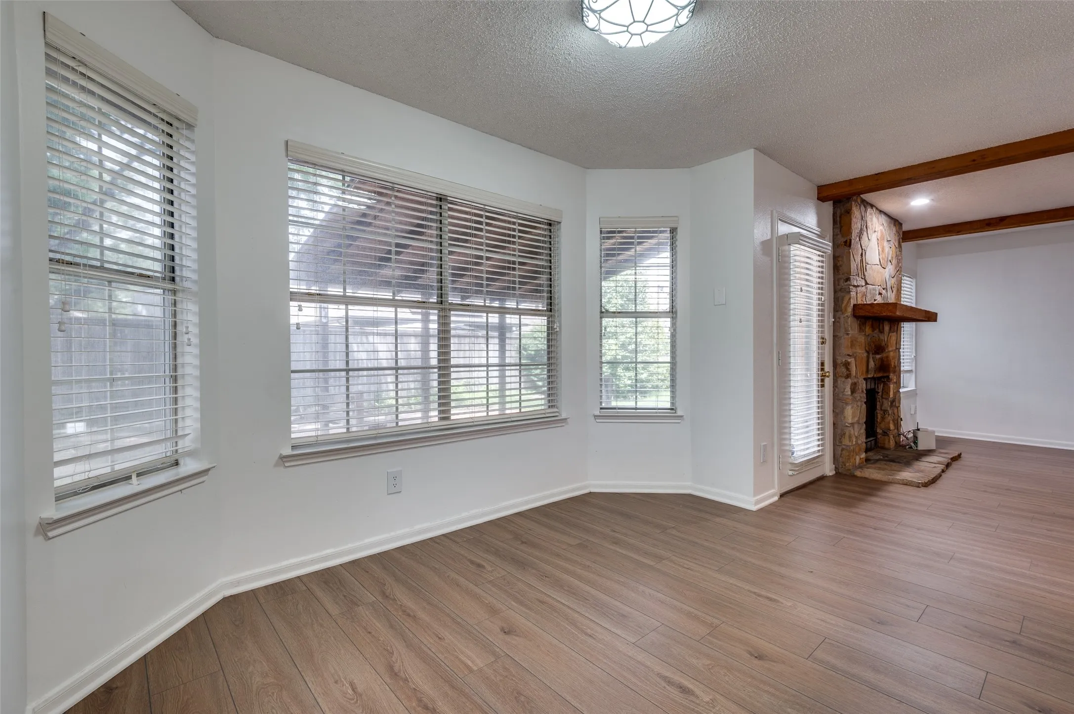 Single Family Residence For Rent in Dallas County , 562 Mercer Street, Grand Prairie, Texas 75052, 4 Bedroom, 3 Bathroom, 2 Garage spaces, 2,324 Sqft, built in 1986, mls#21362807, Real Estate Agent in Grand Prairie, Homes For Rent in Dallas county, Homes For Rent in Grand Prairie, Realtor in Grand Prairie Texas, Real Estate Brokerage Independent Realty Texas, Luminita Cordes Realtor