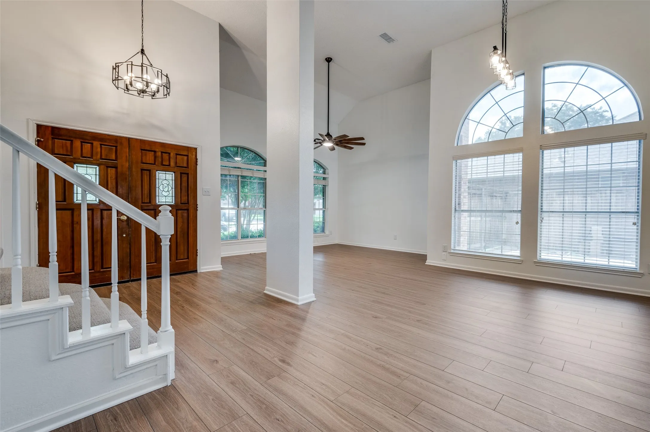 Single Family Residence For Rent in Dallas County , 562 Mercer Street, Grand Prairie, Texas 75052, 4 Bedroom, 3 Bathroom, 2 Garage spaces, 2,324 Sqft, built in 1986, mls#21362807, Real Estate Agent in Grand Prairie, Homes For Rent in Dallas county, Homes For Rent in Grand Prairie, Realtor in Grand Prairie Texas, Real Estate Brokerage Independent Realty Texas, Luminita Cordes Realtor