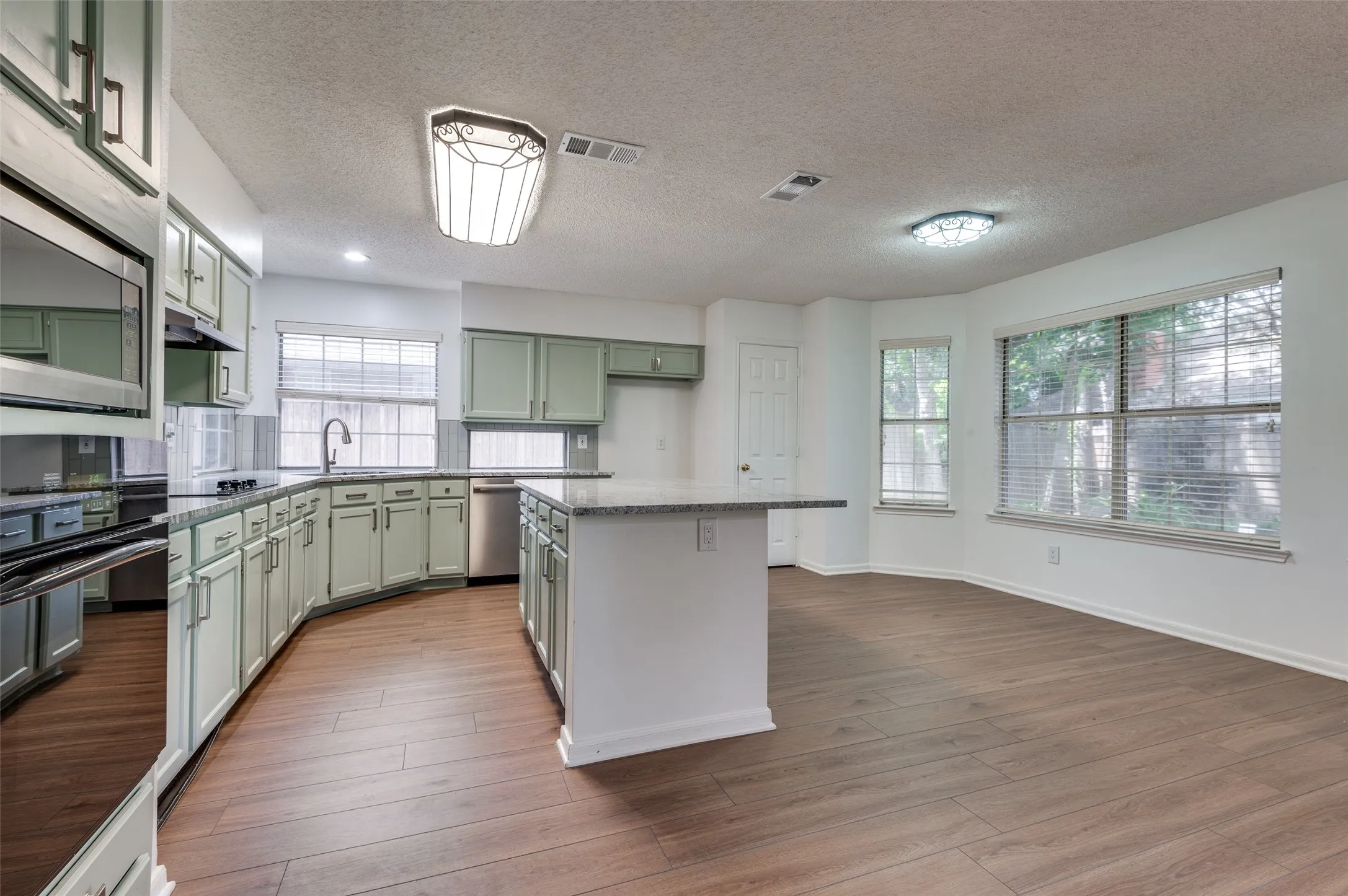 Single Family Residence For Rent in Dallas County , 562 Mercer Street, Grand Prairie, Texas 75052, 4 Bedroom, 3 Bathroom, 2 Garage spaces, 2,324 Sqft, built in 1986, mls#21362807, Real Estate Agent in Grand Prairie, Homes For Rent in Dallas county, Homes For Rent in Grand Prairie, Realtor in Grand Prairie Texas, Real Estate Brokerage Independent Realty Texas, Luminita Cordes Realtor