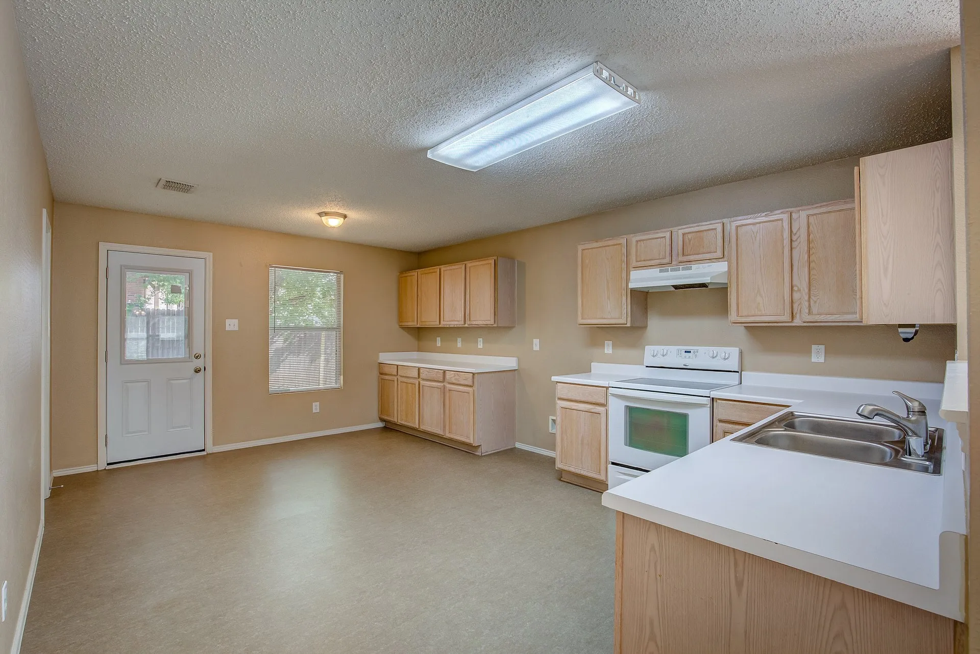 Single Family Residence For Rent in Tarrant County , 5433 Scotts Valley Street, Fort Worth, Texas 76244, 3 Bedroom, 2 Bathroom, 2 Garage spaces, 1,868 Sqft, built in 2003, mls#21362919, Real Estate Agent in Fort Worth, Homes For Rent in Tarrant county, Homes For Rent in Fort Worth, Realtor in Fort Worth Texas, Real Estate Brokerage Independent Realty Texas, Luminita Cordes Realtor