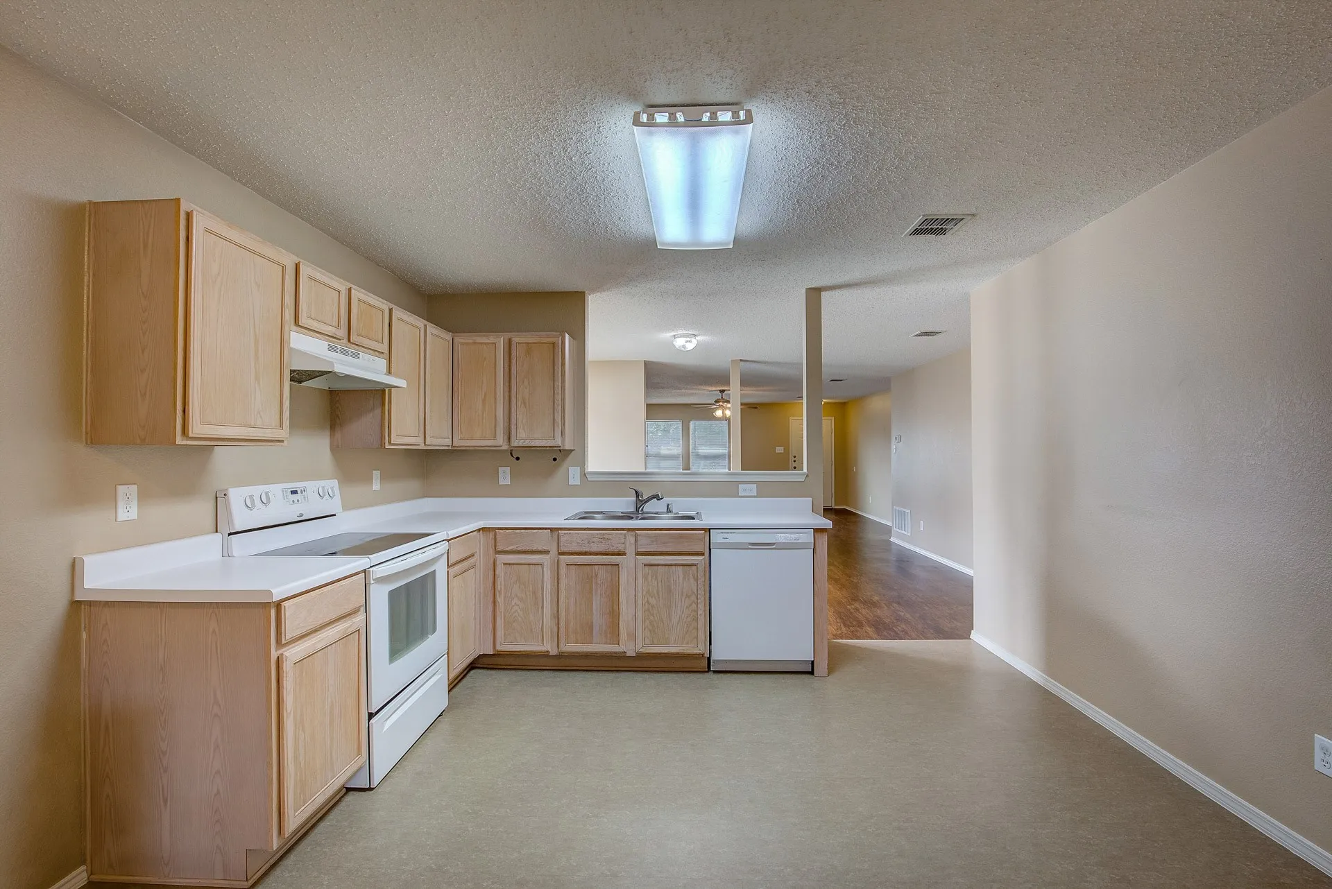 Single Family Residence For Rent in Tarrant County , 5433 Scotts Valley Street, Fort Worth, Texas 76244, 3 Bedroom, 2 Bathroom, 2 Garage spaces, 1,868 Sqft, built in 2003, mls#21362919, Real Estate Agent in Fort Worth, Homes For Rent in Tarrant county, Homes For Rent in Fort Worth, Realtor in Fort Worth Texas, Real Estate Brokerage Independent Realty Texas, Luminita Cordes Realtor