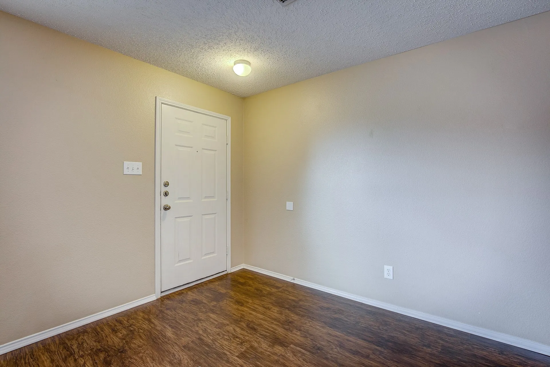 Single Family Residence For Rent in Tarrant County , 5433 Scotts Valley Street, Fort Worth, Texas 76244, 3 Bedroom, 2 Bathroom, 2 Garage spaces, 1,868 Sqft, built in 2003, mls#21362919, Real Estate Agent in Fort Worth, Homes For Rent in Tarrant county, Homes For Rent in Fort Worth, Realtor in Fort Worth Texas, Real Estate Brokerage Independent Realty Texas, Luminita Cordes Realtor