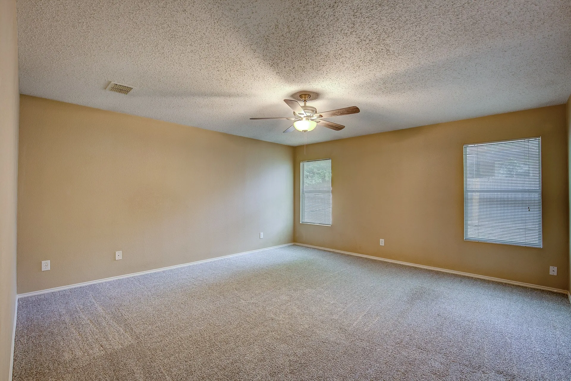Single Family Residence For Rent in Tarrant County , 5433 Scotts Valley Street, Fort Worth, Texas 76244, 3 Bedroom, 2 Bathroom, 2 Garage spaces, 1,868 Sqft, built in 2003, mls#21362919, Real Estate Agent in Fort Worth, Homes For Rent in Tarrant county, Homes For Rent in Fort Worth, Realtor in Fort Worth Texas, Real Estate Brokerage Independent Realty Texas, Luminita Cordes Realtor