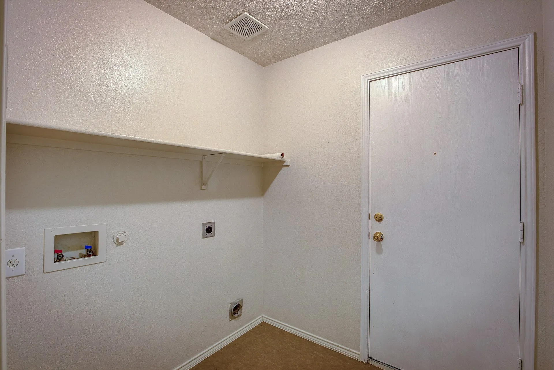 Single Family Residence For Rent in Tarrant County , 5433 Scotts Valley Street, Fort Worth, Texas 76244, 3 Bedroom, 2 Bathroom, 2 Garage spaces, 1,868 Sqft, built in 2003, mls#21362919, Real Estate Agent in Fort Worth, Homes For Rent in Tarrant county, Homes For Rent in Fort Worth, Realtor in Fort Worth Texas, Real Estate Brokerage Independent Realty Texas, Luminita Cordes Realtor