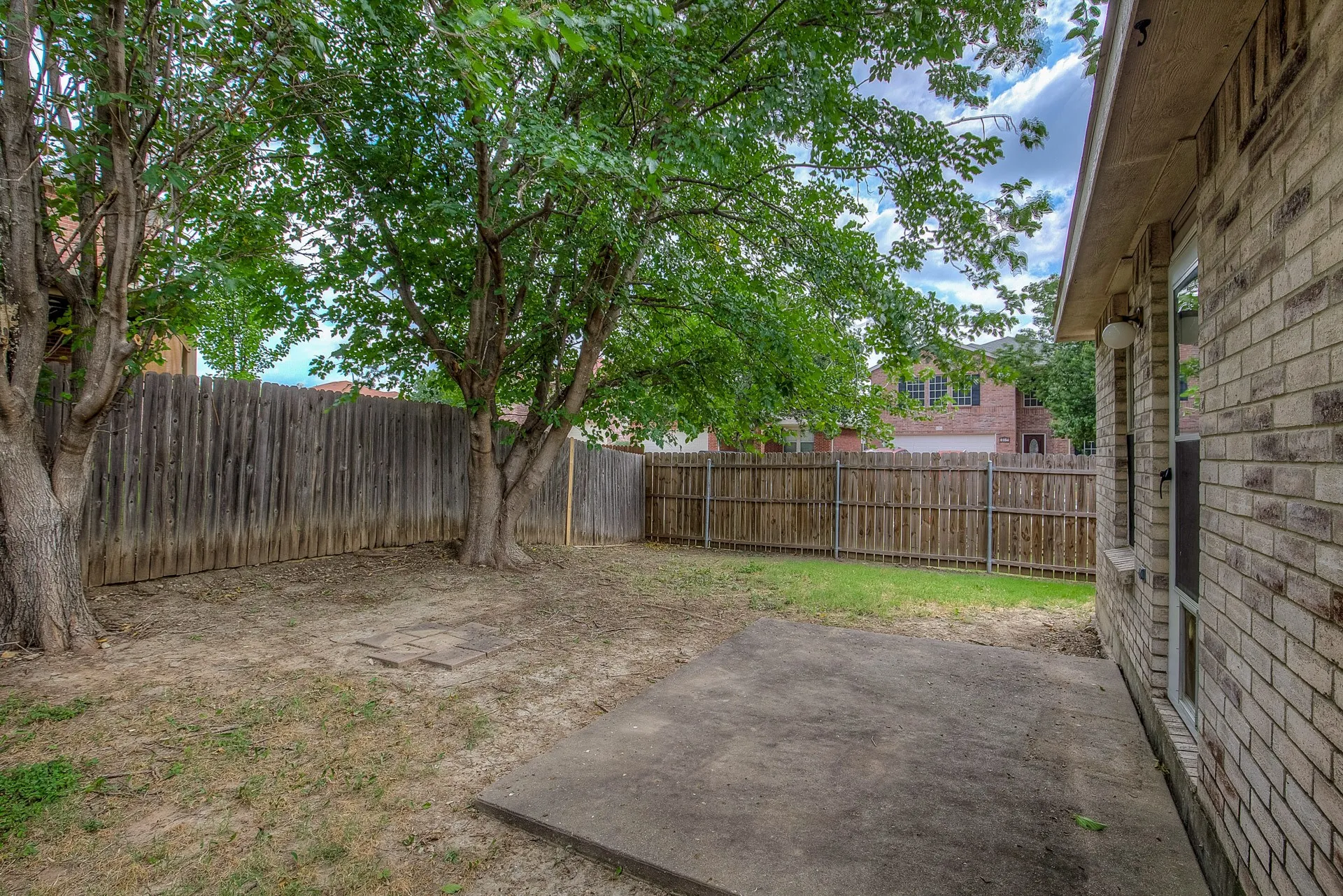 Single Family Residence For Rent in Tarrant County , 5433 Scotts Valley Street, Fort Worth, Texas 76244, 3 Bedroom, 2 Bathroom, 2 Garage spaces, 1,868 Sqft, built in 2003, mls#21362919, Real Estate Agent in Fort Worth, Homes For Rent in Tarrant county, Homes For Rent in Fort Worth, Realtor in Fort Worth Texas, Real Estate Brokerage Independent Realty Texas, Luminita Cordes Realtor