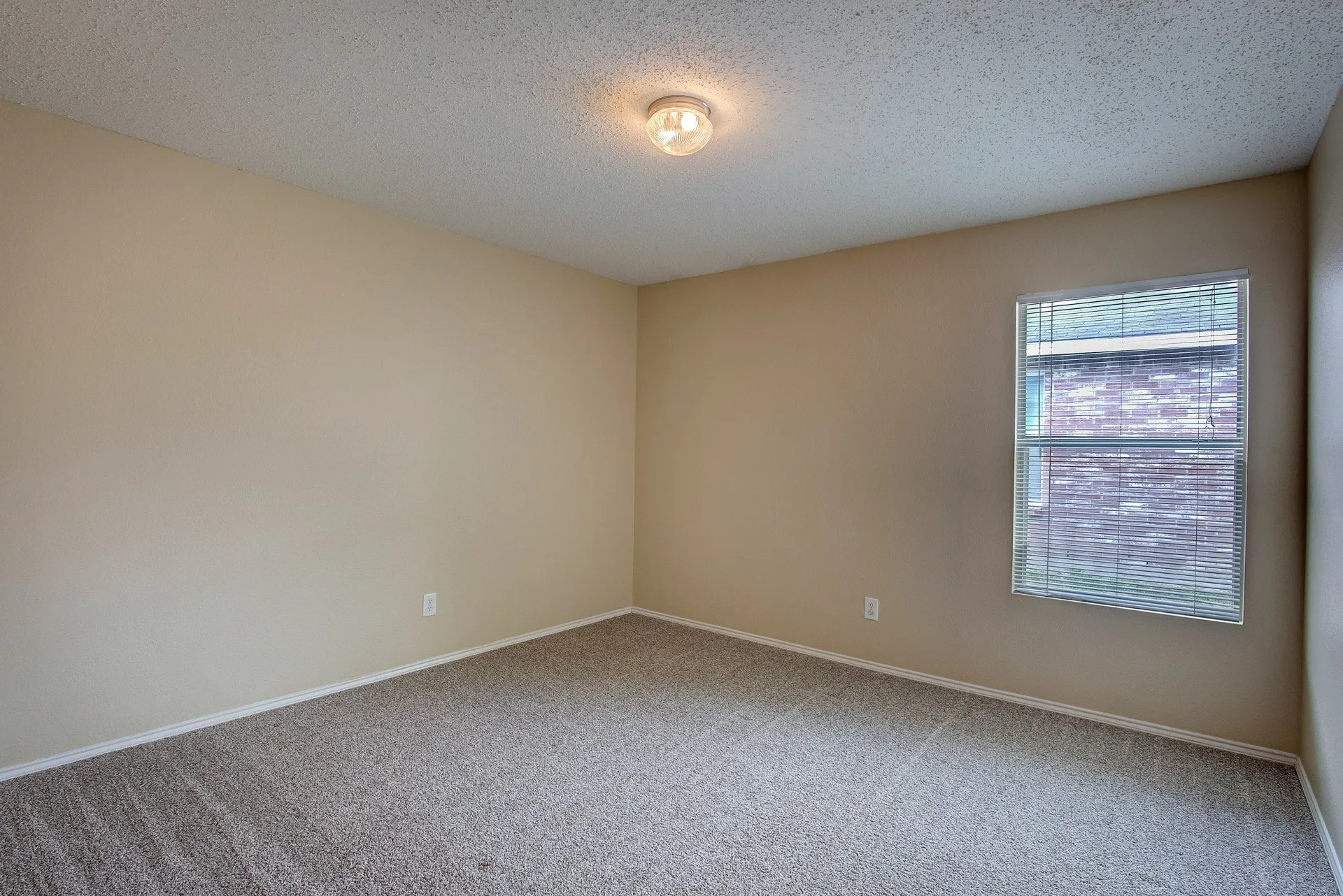 Single Family Residence For Rent in Tarrant County , 5433 Scotts Valley Street, Fort Worth, Texas 76244, 3 Bedroom, 2 Bathroom, 2 Garage spaces, 1,868 Sqft, built in 2003, mls#21362919, Real Estate Agent in Fort Worth, Homes For Rent in Tarrant county, Homes For Rent in Fort Worth, Realtor in Fort Worth Texas, Real Estate Brokerage Independent Realty Texas, Luminita Cordes Realtor
