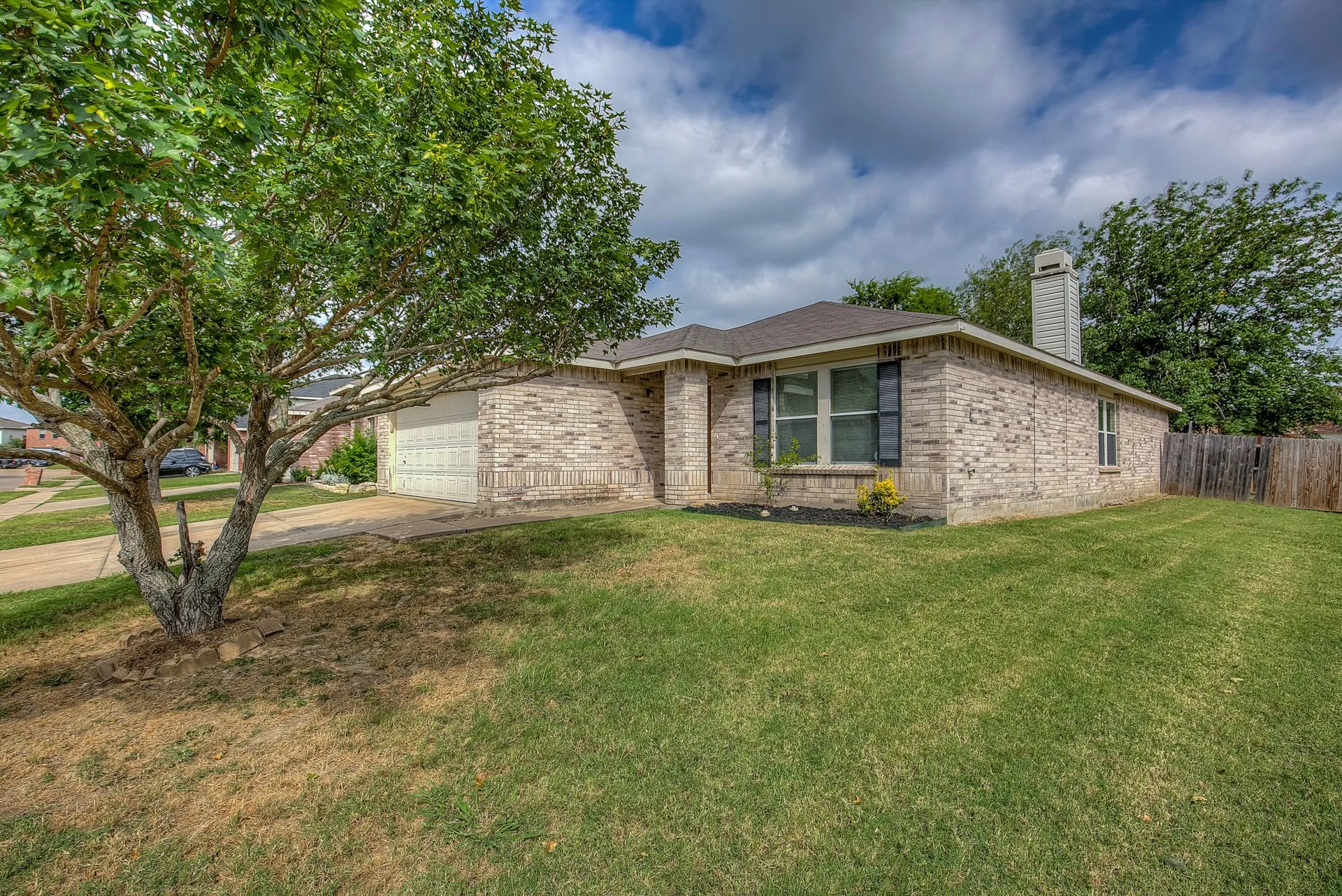 Single Family Residence For Rent in Tarrant County , 5433 Scotts Valley Street, Fort Worth, Texas 76244, 3 Bedroom, 2 Bathroom, 2 Garage spaces, 1,868 Sqft, built in 2003, mls#21362919, Real Estate Agent in Fort Worth, Homes For Rent in Tarrant county, Homes For Rent in Fort Worth, Realtor in Fort Worth Texas, Real Estate Brokerage Independent Realty Texas, Luminita Cordes Realtor