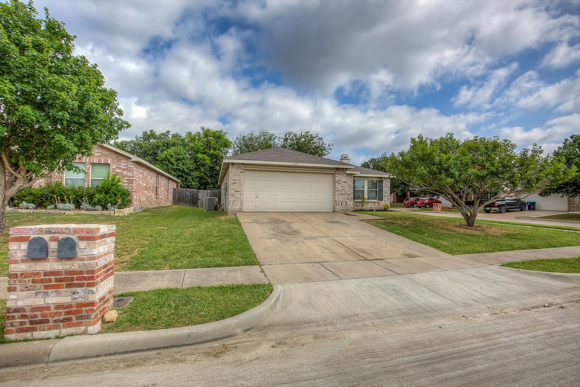 Single Family Residence For Rent in Tarrant County , 5433 Scotts Valley Street, Fort Worth, Texas 76244, 3 Bedroom, 2 Bathroom, 2 Garage spaces, 1,868 Sqft, built in 2003, mls#21362919, Real Estate Agent in Fort Worth, Homes For Rent in Tarrant county, Homes For Rent in Fort Worth, Realtor in Fort Worth Texas, Real Estate Brokerage Independent Realty Texas, Luminita Cordes Realtor