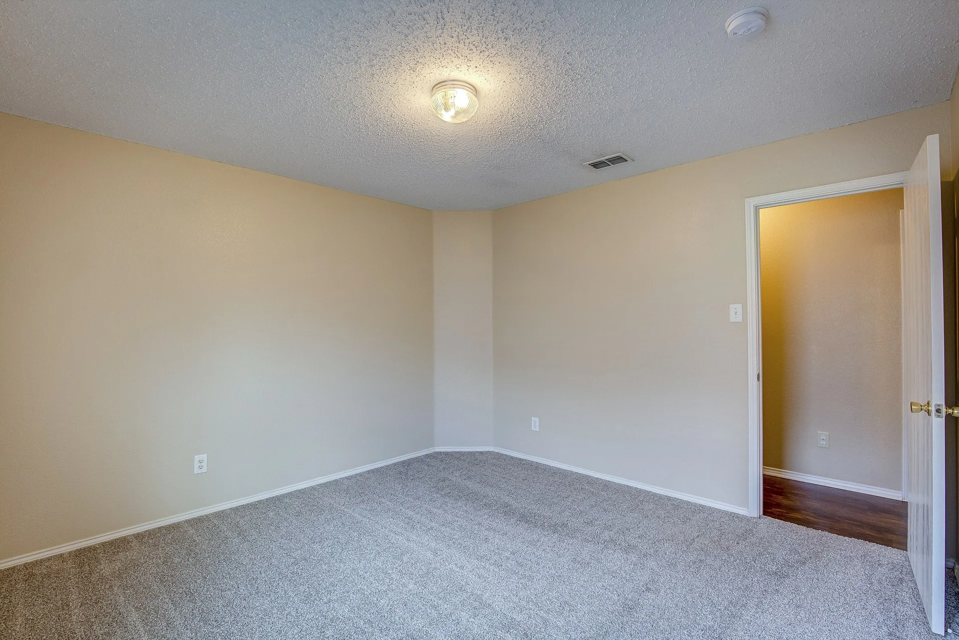 Single Family Residence For Rent in Tarrant County , 5433 Scotts Valley Street, Fort Worth, Texas 76244, 3 Bedroom, 2 Bathroom, 2 Garage spaces, 1,868 Sqft, built in 2003, mls#21362919, Real Estate Agent in Fort Worth, Homes For Rent in Tarrant county, Homes For Rent in Fort Worth, Realtor in Fort Worth Texas, Real Estate Brokerage Independent Realty Texas, Luminita Cordes Realtor
