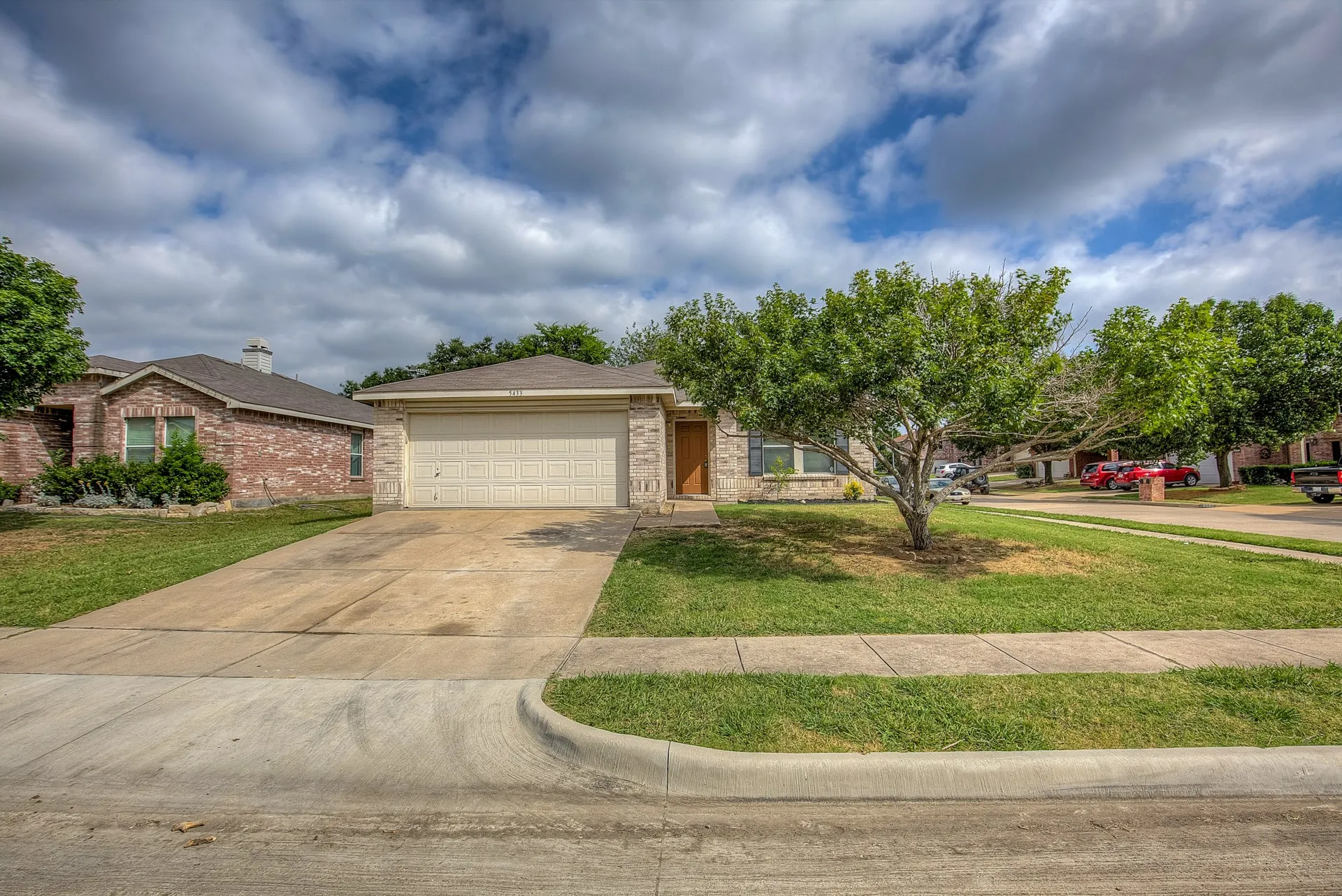 Single Family Residence For Rent in Tarrant County , 5433 Scotts Valley Street, Fort Worth, Texas 76244, 3 Bedroom, 2 Bathroom, 2 Garage spaces, 1,868 Sqft, built in 2003, mls#21362919, Real Estate Agent in Fort Worth, Homes For Rent in Tarrant county, Homes For Rent in Fort Worth, Realtor in Fort Worth Texas, Real Estate Brokerage Independent Realty Texas, Luminita Cordes Realtor