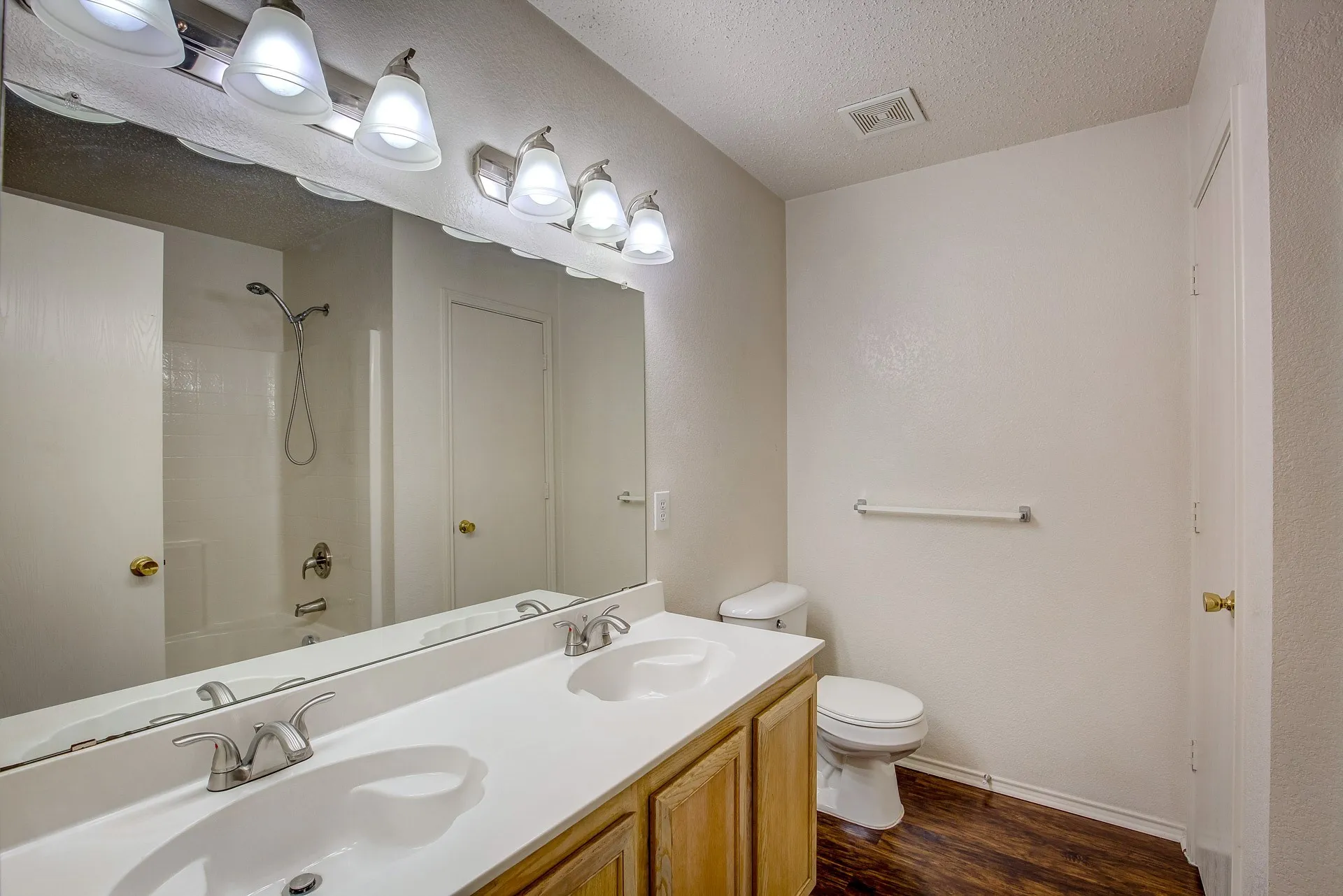 Single Family Residence For Rent in Tarrant County , 5433 Scotts Valley Street, Fort Worth, Texas 76244, 3 Bedroom, 2 Bathroom, 2 Garage spaces, 1,868 Sqft, built in 2003, mls#21362919, Real Estate Agent in Fort Worth, Homes For Rent in Tarrant county, Homes For Rent in Fort Worth, Realtor in Fort Worth Texas, Real Estate Brokerage Independent Realty Texas, Luminita Cordes Realtor