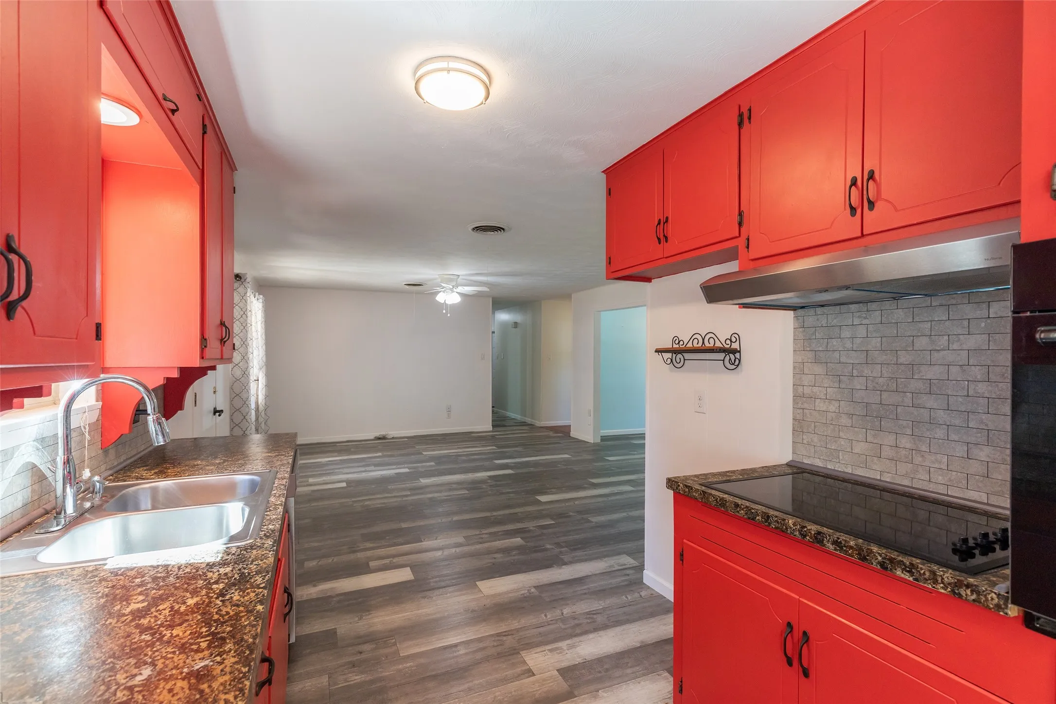 Single Family Residence For Sale in Taylor County , 1637 Glendale Drive, Abilene, Texas 79603, 3 Bedroom, 2 Bathroom, 2 Garage spaces, 1,692 Sqft, built in 1961, mls#21362392, Real Estate Agent in Abilene, Homes For Sale in Taylor county, Homes For Sale in Abilene, Realtor in Abilene Texas, Real Estate Brokerage Independent Realty Texas, Luminita Cordes Realtor