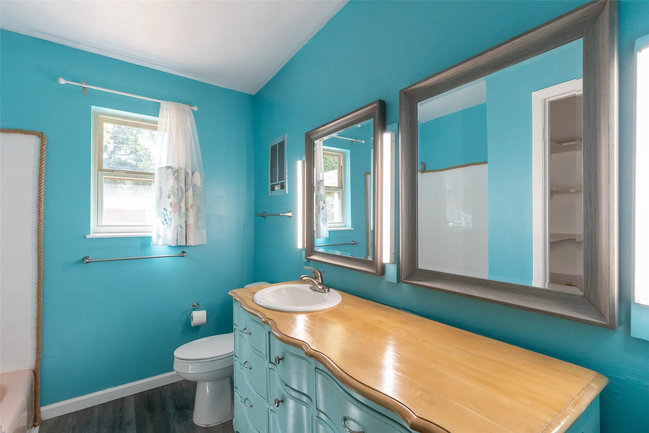 Single Family Residence For Sale in Taylor County , 1637 Glendale Drive, Abilene, Texas 79603, 3 Bedroom, 2 Bathroom, 2 Garage spaces, 1,692 Sqft, built in 1961, mls#21362392, Real Estate Agent in Abilene, Homes For Sale in Taylor county, Homes For Sale in Abilene, Realtor in Abilene Texas, Real Estate Brokerage Independent Realty Texas, Luminita Cordes Realtor