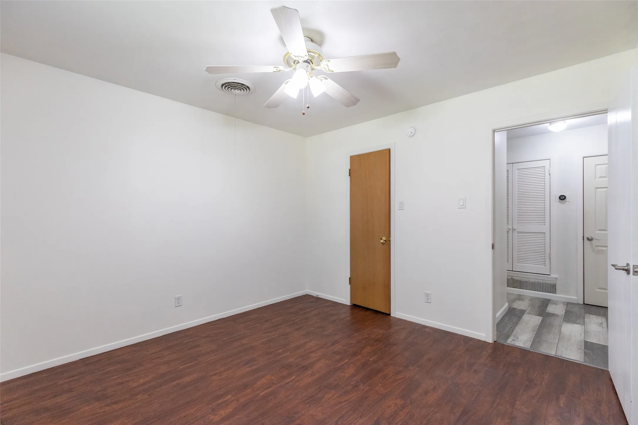 Single Family Residence For Sale in Taylor County , 1637 Glendale Drive, Abilene, Texas 79603, 3 Bedroom, 2 Bathroom, 2 Garage spaces, 1,692 Sqft, built in 1961, mls#21362392, Real Estate Agent in Abilene, Homes For Sale in Taylor county, Homes For Sale in Abilene, Realtor in Abilene Texas, Real Estate Brokerage Independent Realty Texas, Luminita Cordes Realtor