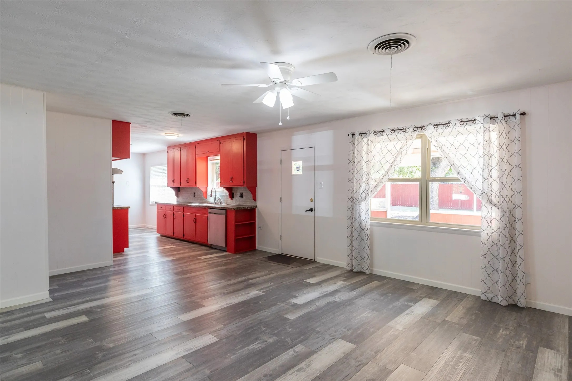 Single Family Residence For Sale in Taylor County , 1637 Glendale Drive, Abilene, Texas 79603, 3 Bedroom, 2 Bathroom, 2 Garage spaces, 1,692 Sqft, built in 1961, mls#21362392, Real Estate Agent in Abilene, Homes For Sale in Taylor county, Homes For Sale in Abilene, Realtor in Abilene Texas, Real Estate Brokerage Independent Realty Texas, Luminita Cordes Realtor