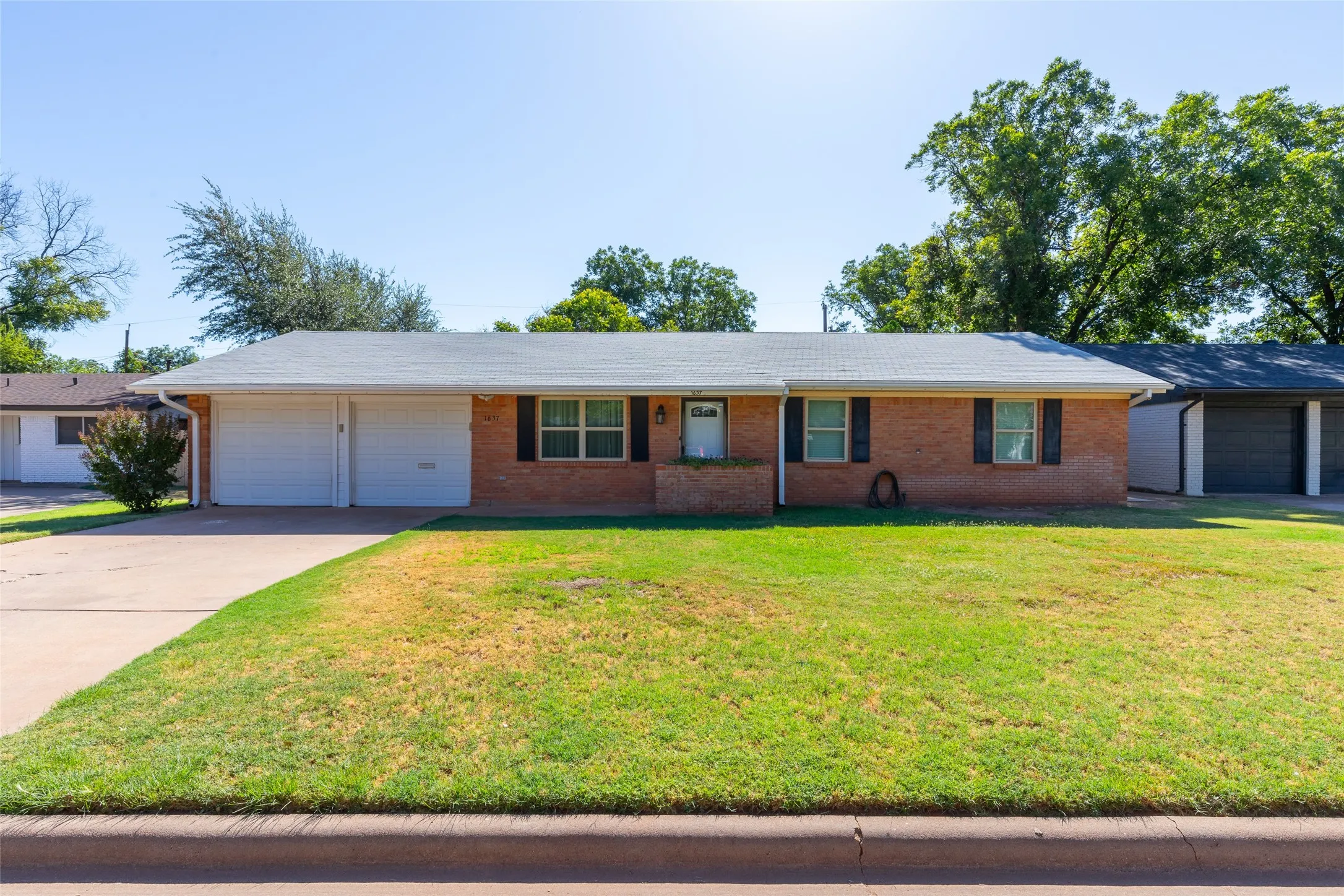 Single Family Residence For Sale in Taylor County , 1637 Glendale Drive, Abilene, Texas 79603, 3 Bedroom, 2 Bathroom, 2 Garage spaces, 1,692 Sqft, built in 1961, mls#21362392, Real Estate Agent in Abilene, Homes For Sale in Taylor county, Homes For Sale in Abilene, Realtor in Abilene Texas, Real Estate Brokerage Independent Realty Texas, Luminita Cordes Realtor