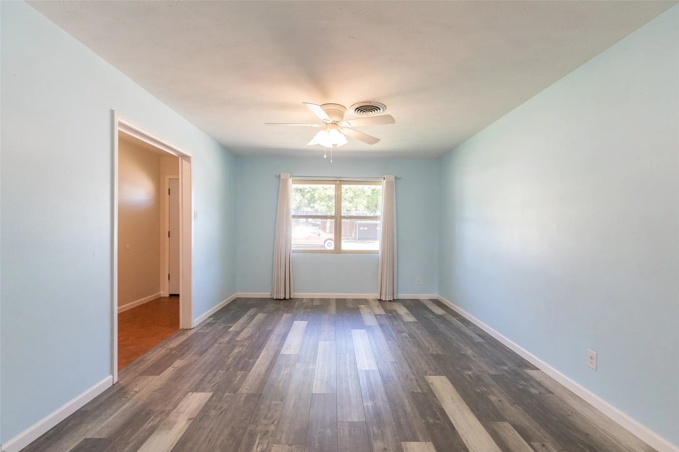 Single Family Residence For Sale in Taylor County , 1637 Glendale Drive, Abilene, Texas 79603, 3 Bedroom, 2 Bathroom, 2 Garage spaces, 1,692 Sqft, built in 1961, mls#21362392, Real Estate Agent in Abilene, Homes For Sale in Taylor county, Homes For Sale in Abilene, Realtor in Abilene Texas, Real Estate Brokerage Independent Realty Texas, Luminita Cordes Realtor