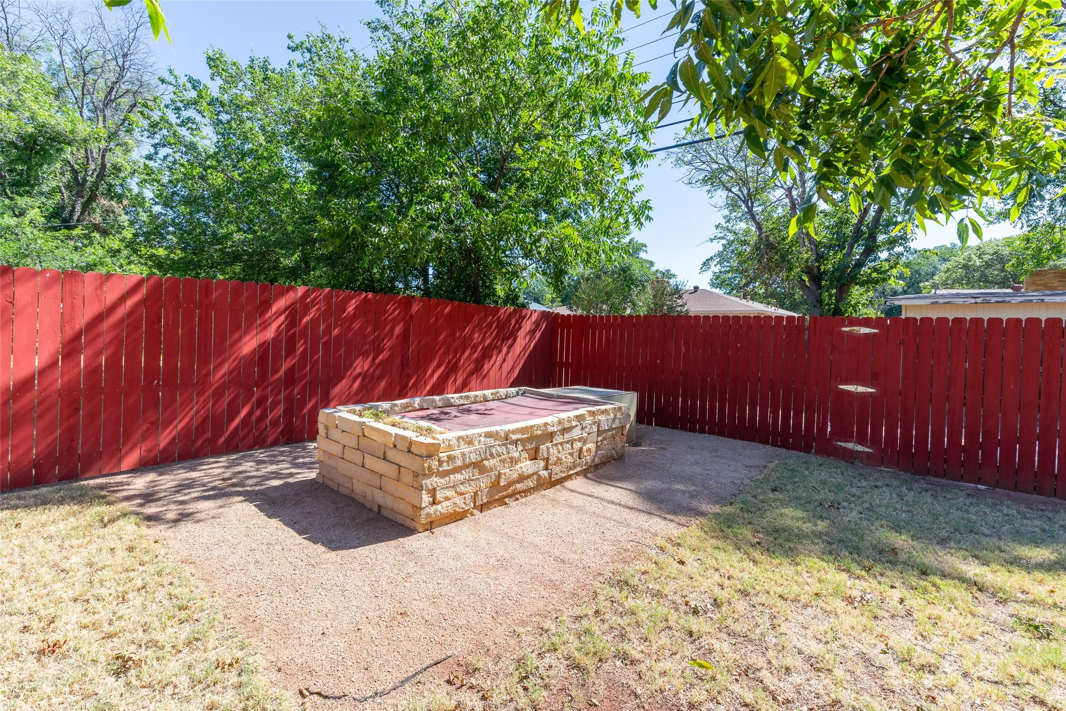 Single Family Residence For Sale in Taylor County , 1637 Glendale Drive, Abilene, Texas 79603, 3 Bedroom, 2 Bathroom, 2 Garage spaces, 1,692 Sqft, built in 1961, mls#21362392, Real Estate Agent in Abilene, Homes For Sale in Taylor county, Homes For Sale in Abilene, Realtor in Abilene Texas, Real Estate Brokerage Independent Realty Texas, Luminita Cordes Realtor