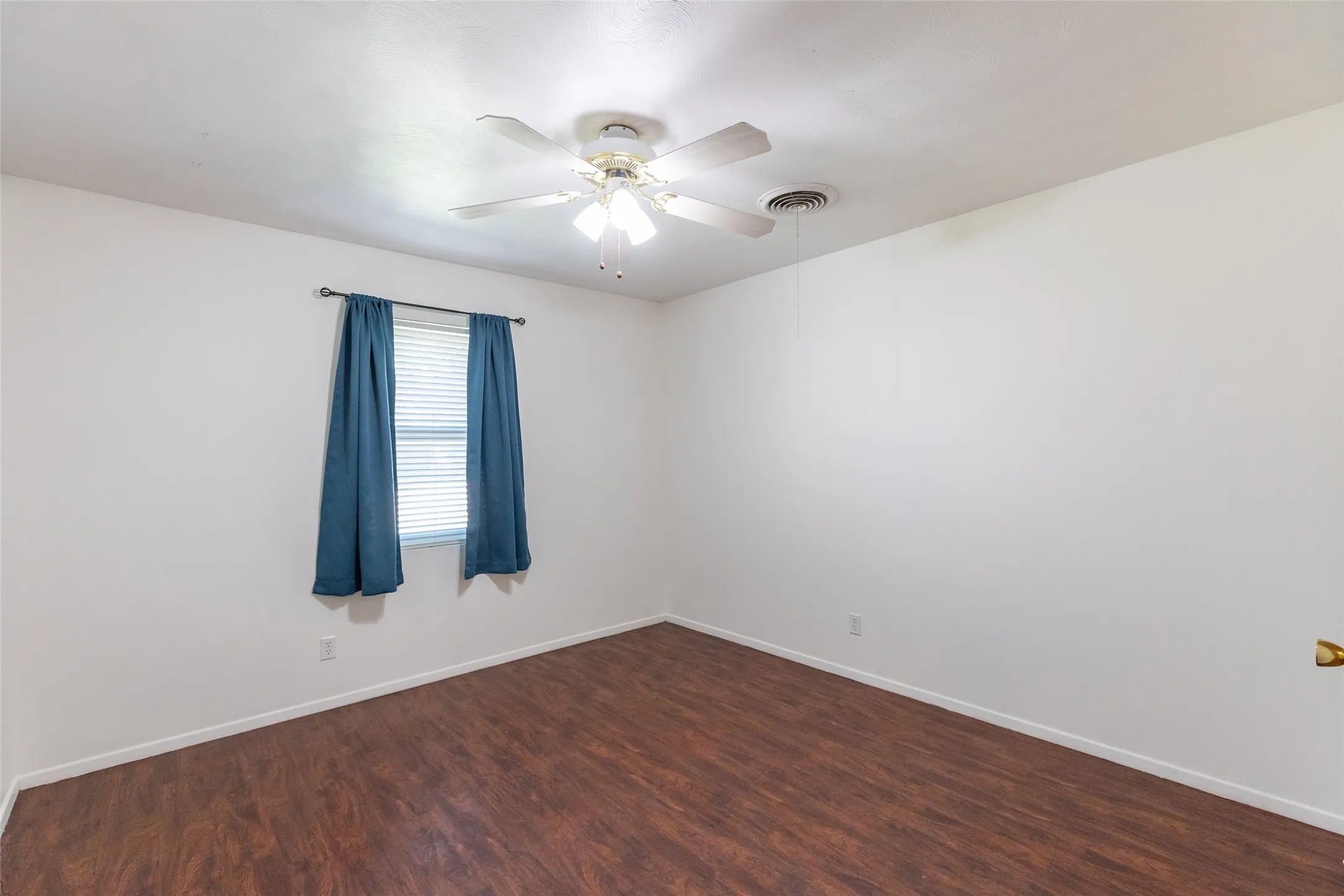 Single Family Residence For Sale in Taylor County , 1637 Glendale Drive, Abilene, Texas 79603, 3 Bedroom, 2 Bathroom, 2 Garage spaces, 1,692 Sqft, built in 1961, mls#21362392, Real Estate Agent in Abilene, Homes For Sale in Taylor county, Homes For Sale in Abilene, Realtor in Abilene Texas, Real Estate Brokerage Independent Realty Texas, Luminita Cordes Realtor
