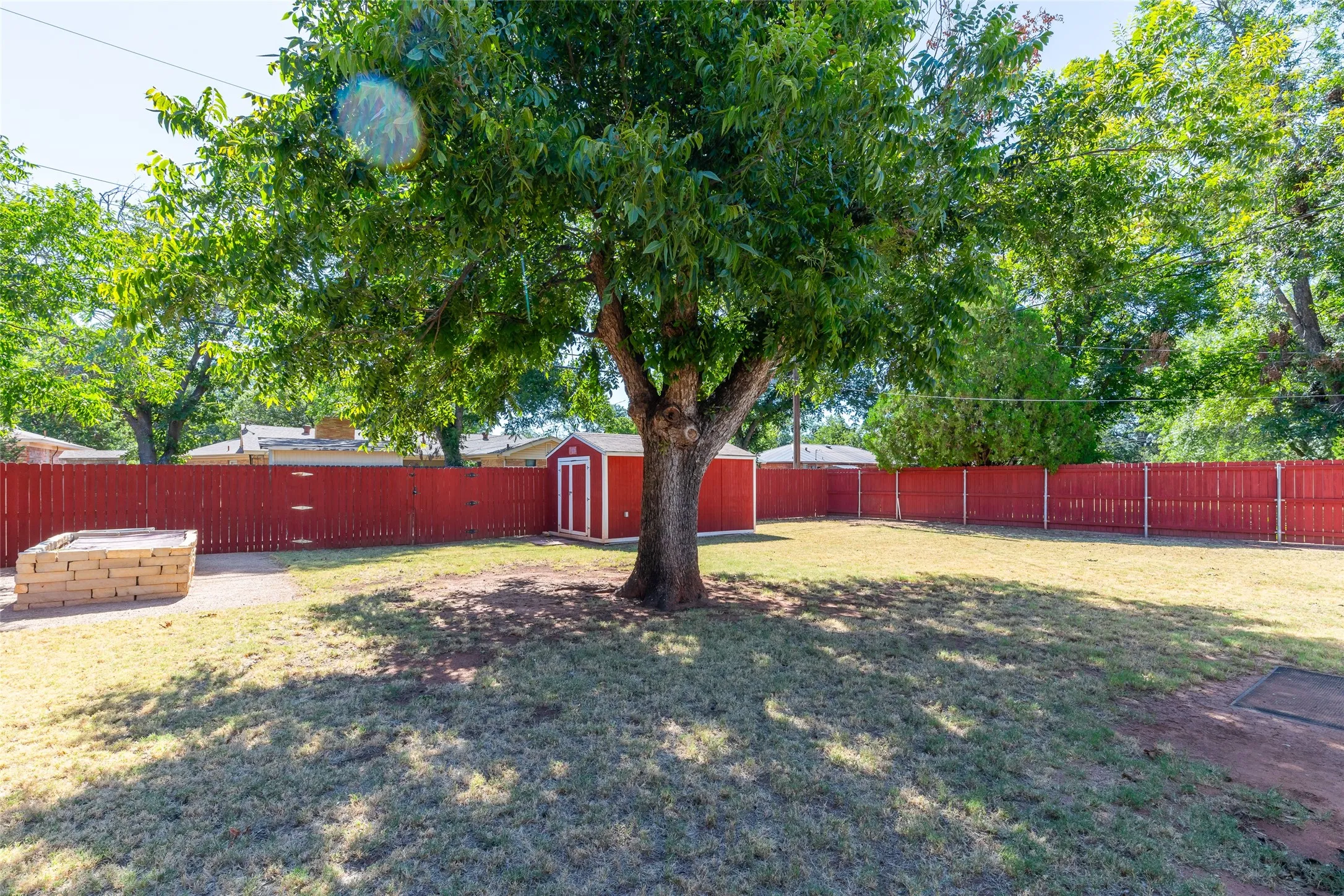 Single Family Residence For Sale in Taylor County , 1637 Glendale Drive, Abilene, Texas 79603, 3 Bedroom, 2 Bathroom, 2 Garage spaces, 1,692 Sqft, built in 1961, mls#21362392, Real Estate Agent in Abilene, Homes For Sale in Taylor county, Homes For Sale in Abilene, Realtor in Abilene Texas, Real Estate Brokerage Independent Realty Texas, Luminita Cordes Realtor