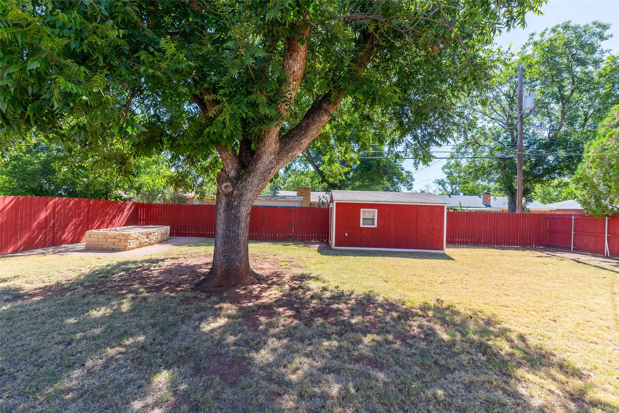 Single Family Residence For Sale in Taylor County , 1637 Glendale Drive, Abilene, Texas 79603, 3 Bedroom, 2 Bathroom, 2 Garage spaces, 1,692 Sqft, built in 1961, mls#21362392, Real Estate Agent in Abilene, Homes For Sale in Taylor county, Homes For Sale in Abilene, Realtor in Abilene Texas, Real Estate Brokerage Independent Realty Texas, Luminita Cordes Realtor