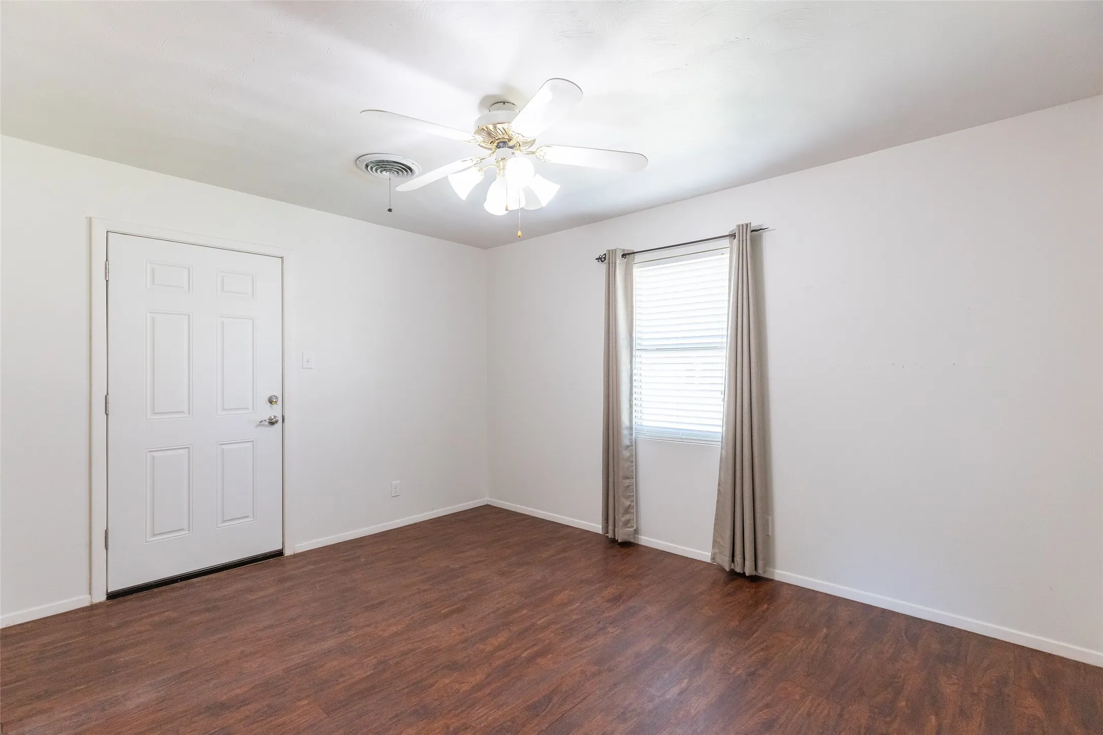 Single Family Residence For Sale in Taylor County , 1637 Glendale Drive, Abilene, Texas 79603, 3 Bedroom, 2 Bathroom, 2 Garage spaces, 1,692 Sqft, built in 1961, mls#21362392, Real Estate Agent in Abilene, Homes For Sale in Taylor county, Homes For Sale in Abilene, Realtor in Abilene Texas, Real Estate Brokerage Independent Realty Texas, Luminita Cordes Realtor