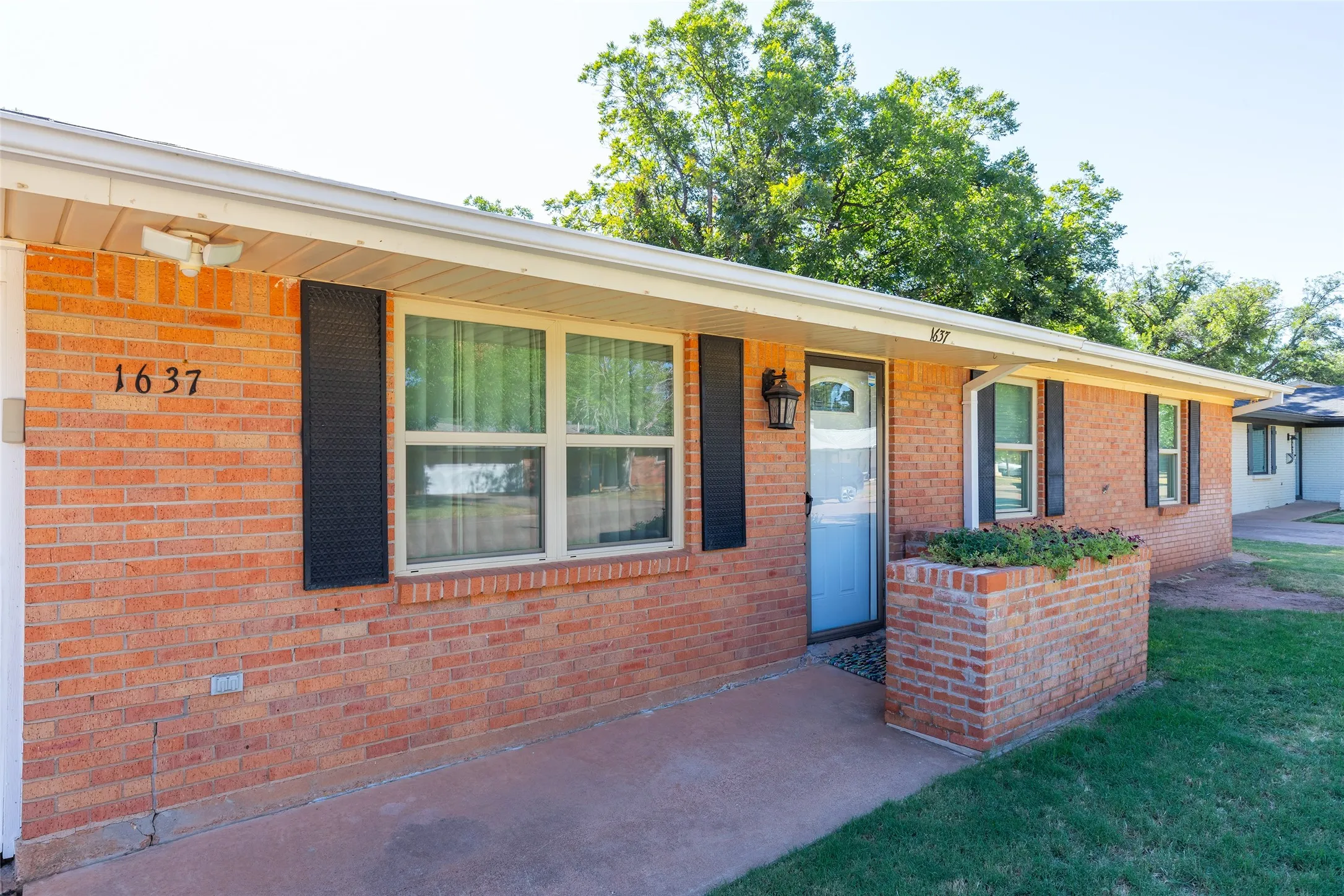 Single Family Residence For Sale in Taylor County , 1637 Glendale Drive, Abilene, Texas 79603, 3 Bedroom, 2 Bathroom, 2 Garage spaces, 1,692 Sqft, built in 1961, mls#21362392, Real Estate Agent in Abilene, Homes For Sale in Taylor county, Homes For Sale in Abilene, Realtor in Abilene Texas, Real Estate Brokerage Independent Realty Texas, Luminita Cordes Realtor