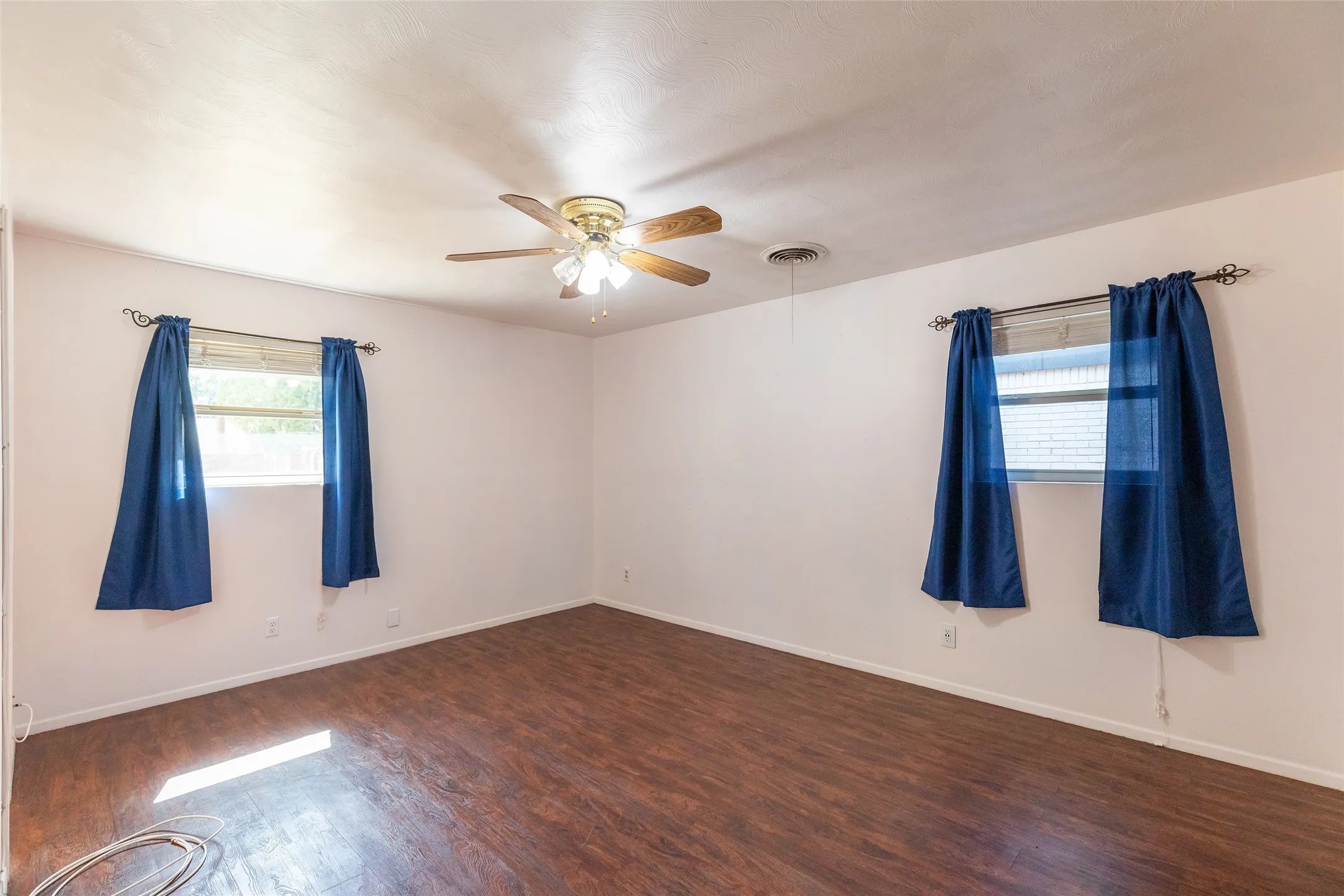 Single Family Residence For Sale in Taylor County , 1637 Glendale Drive, Abilene, Texas 79603, 3 Bedroom, 2 Bathroom, 2 Garage spaces, 1,692 Sqft, built in 1961, mls#21362392, Real Estate Agent in Abilene, Homes For Sale in Taylor county, Homes For Sale in Abilene, Realtor in Abilene Texas, Real Estate Brokerage Independent Realty Texas, Luminita Cordes Realtor