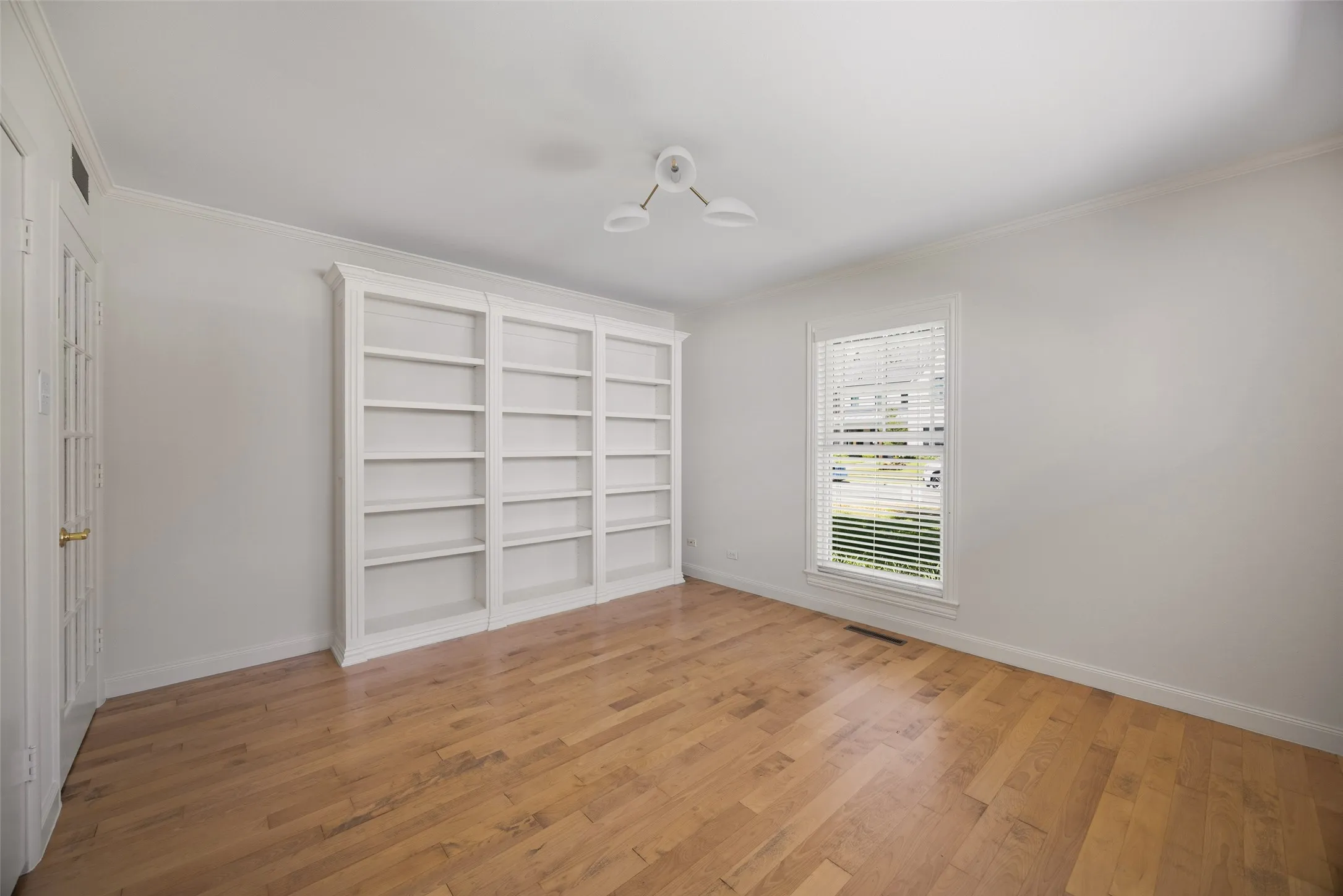 Single Family Residence For Rent in Dallas County , 3813 Purdue Avenue, University Park, Texas 75225, 4 Bedroom, 4 Bathroom, Garage spaces, 2,943 Sqft, built in 1950, mls#21362889, Real Estate Agent in University Park, Homes For Rent in Dallas county, Homes For Rent in University Park, Realtor in University Park Texas, Real Estate Brokerage Independent Realty Texas, Luminita Cordes Realtor